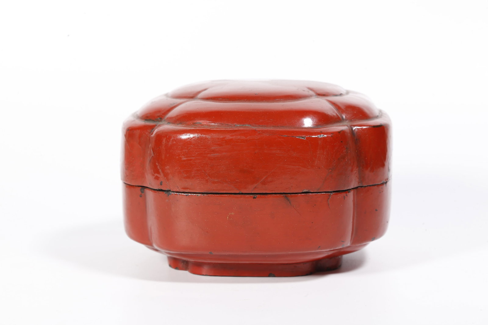 A CARVED LACQUER BOX - 2