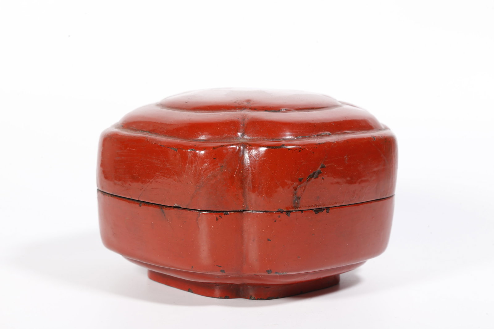 A CARVED LACQUER BOX - 3