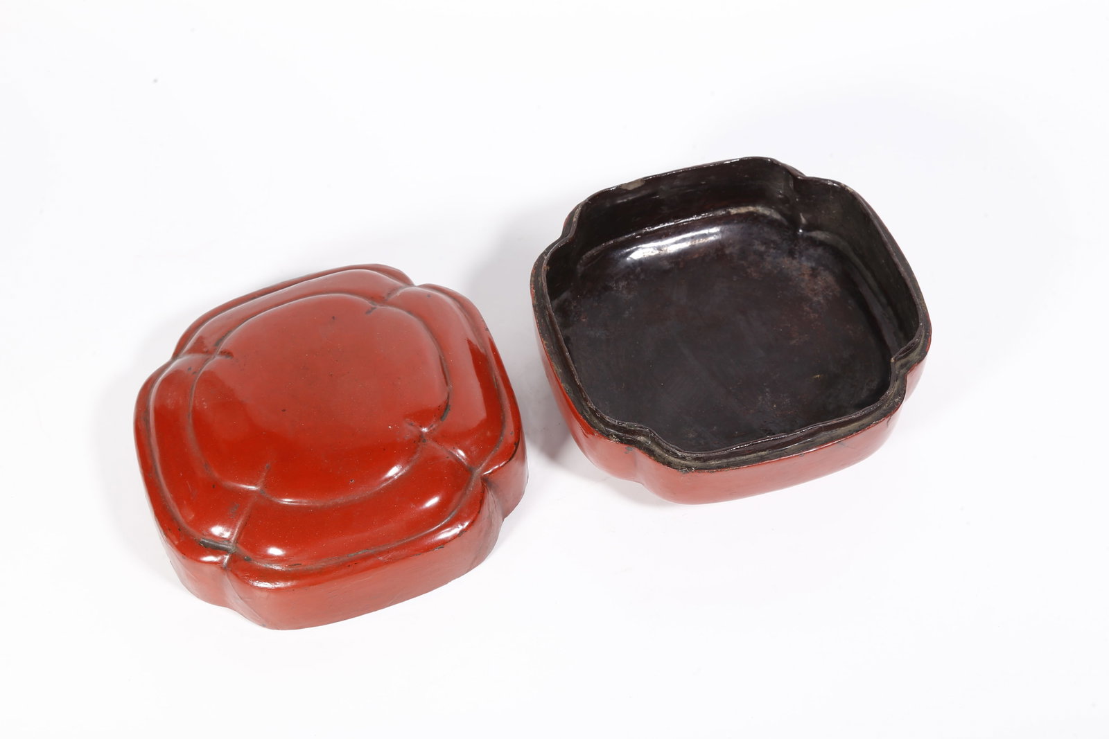 A CARVED LACQUER BOX - 7