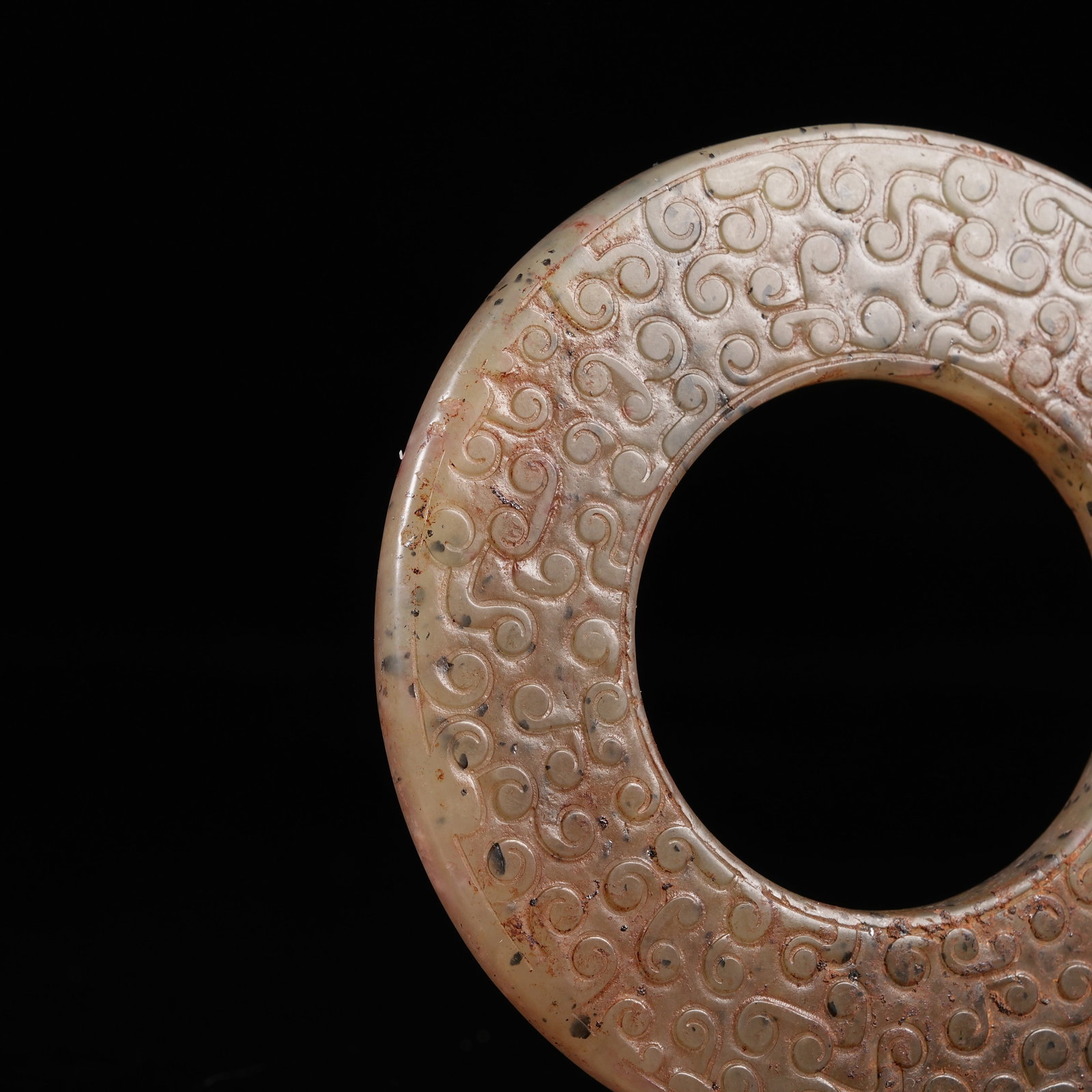A ARCHAIC JADE BI DISC WITH INTERLOCKING CLOUD PATTERN - 2
