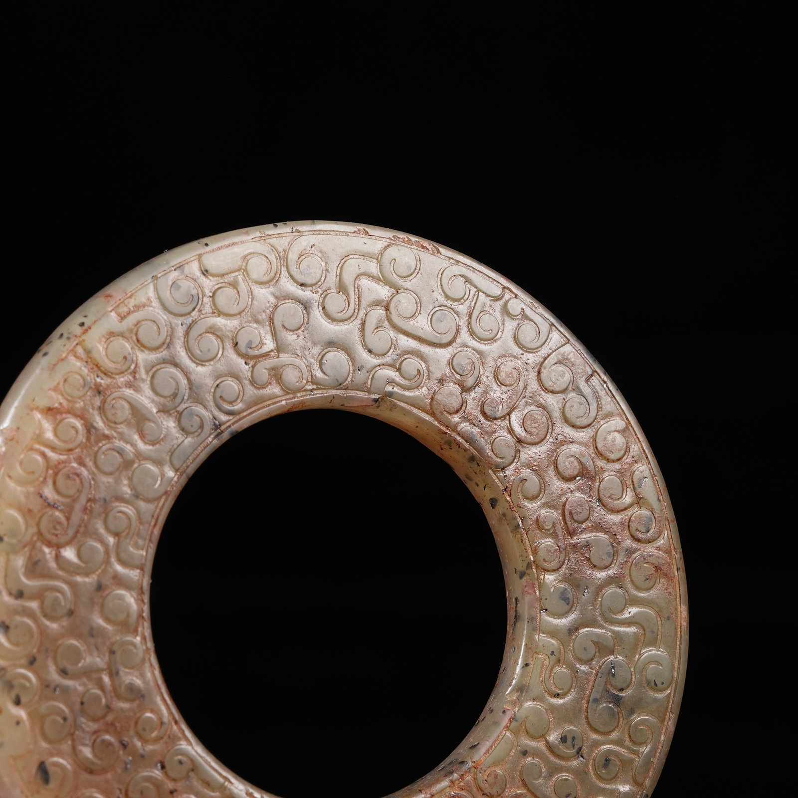 A ARCHAIC JADE BI DISC WITH INTERLOCKING CLOUD PATTERN - 3