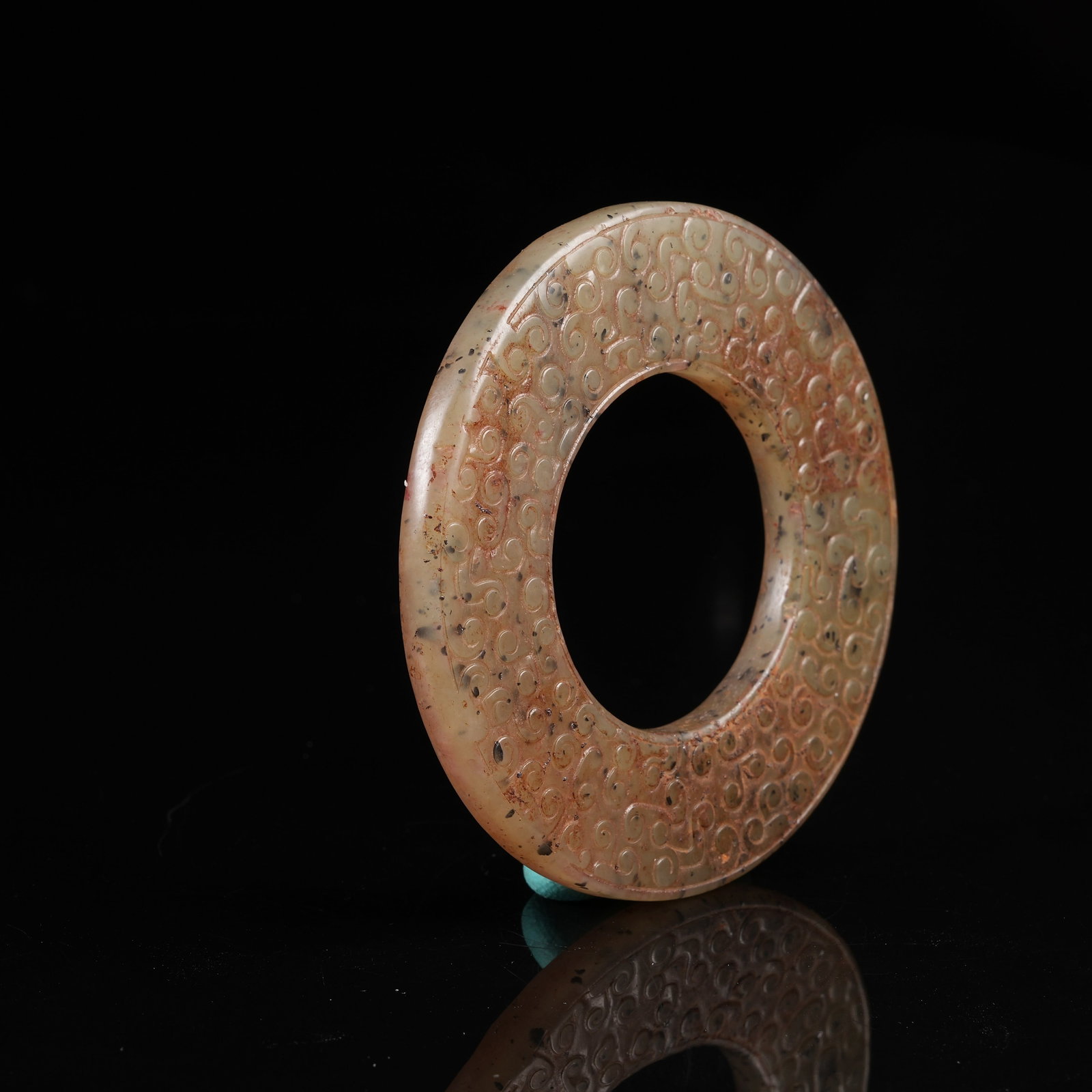 A ARCHAIC JADE BI DISC WITH INTERLOCKING CLOUD PATTERN - 5
