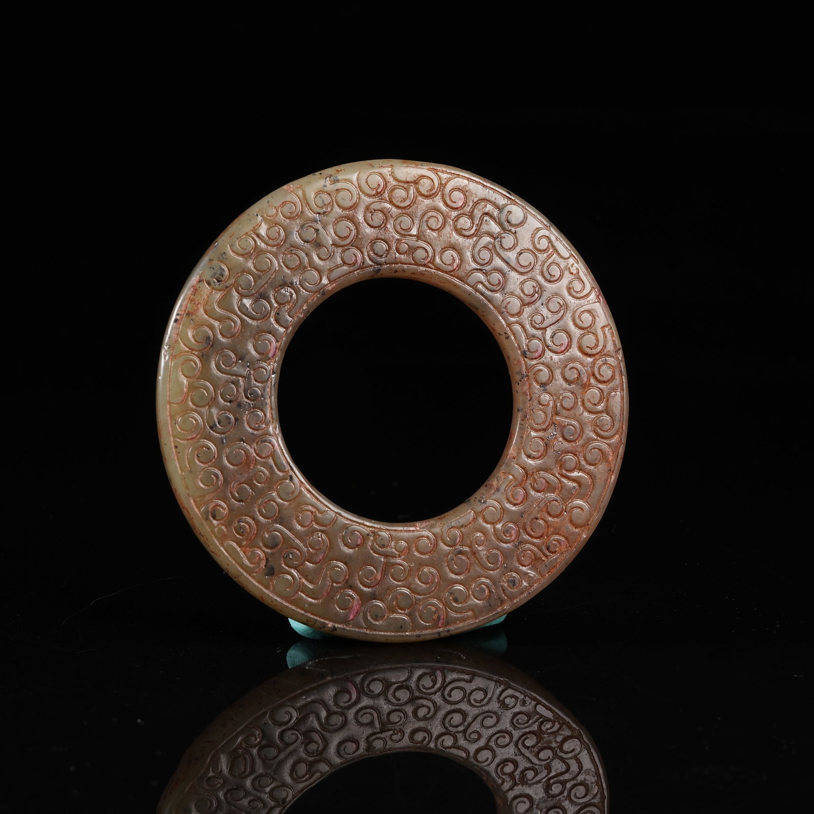 A ARCHAIC JADE BI DISC WITH INTERLOCKING CLOUD PATTERN - 7