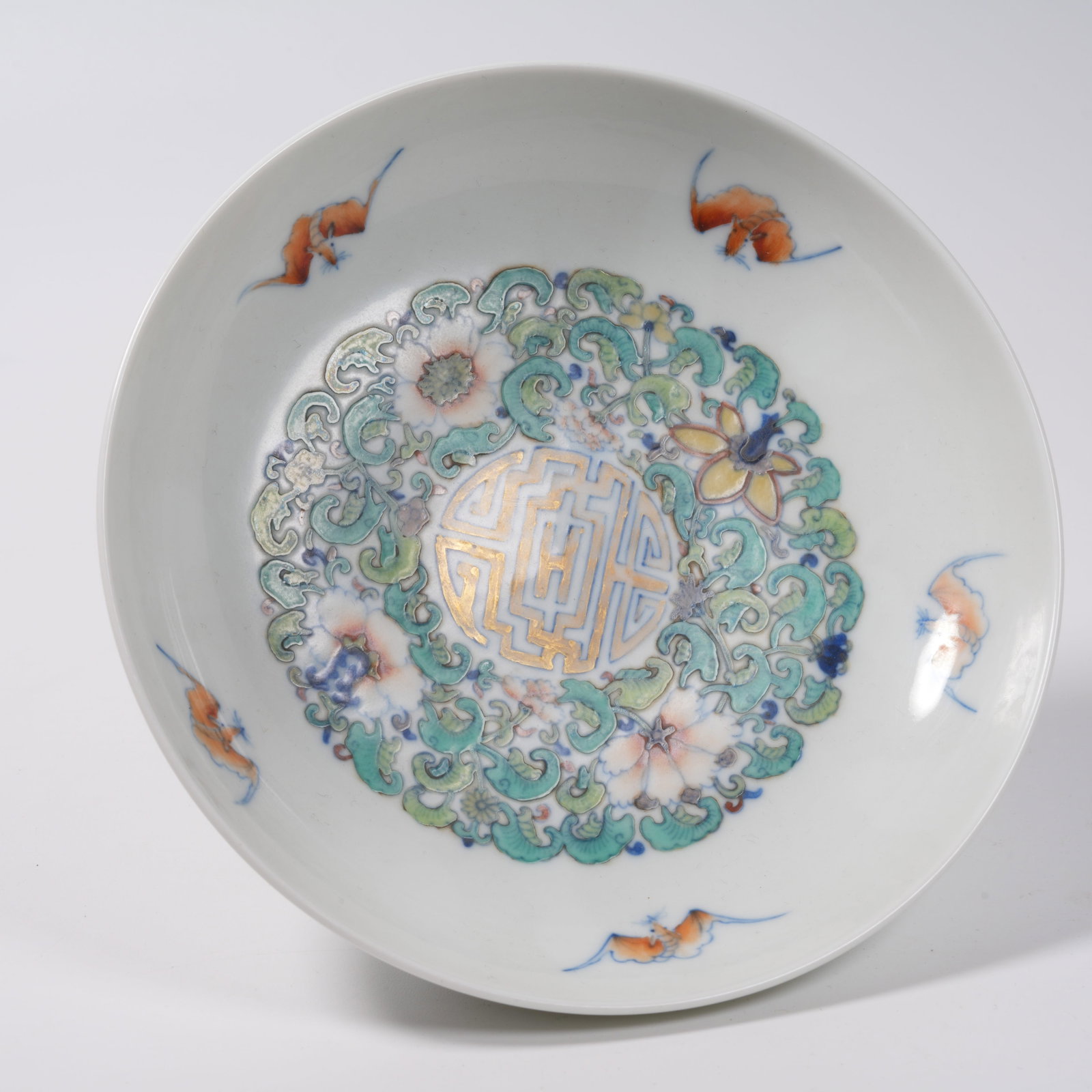 A DOUCAI STEM PLATE WITH INTERLOCKING FLORAL PATTERN - 7