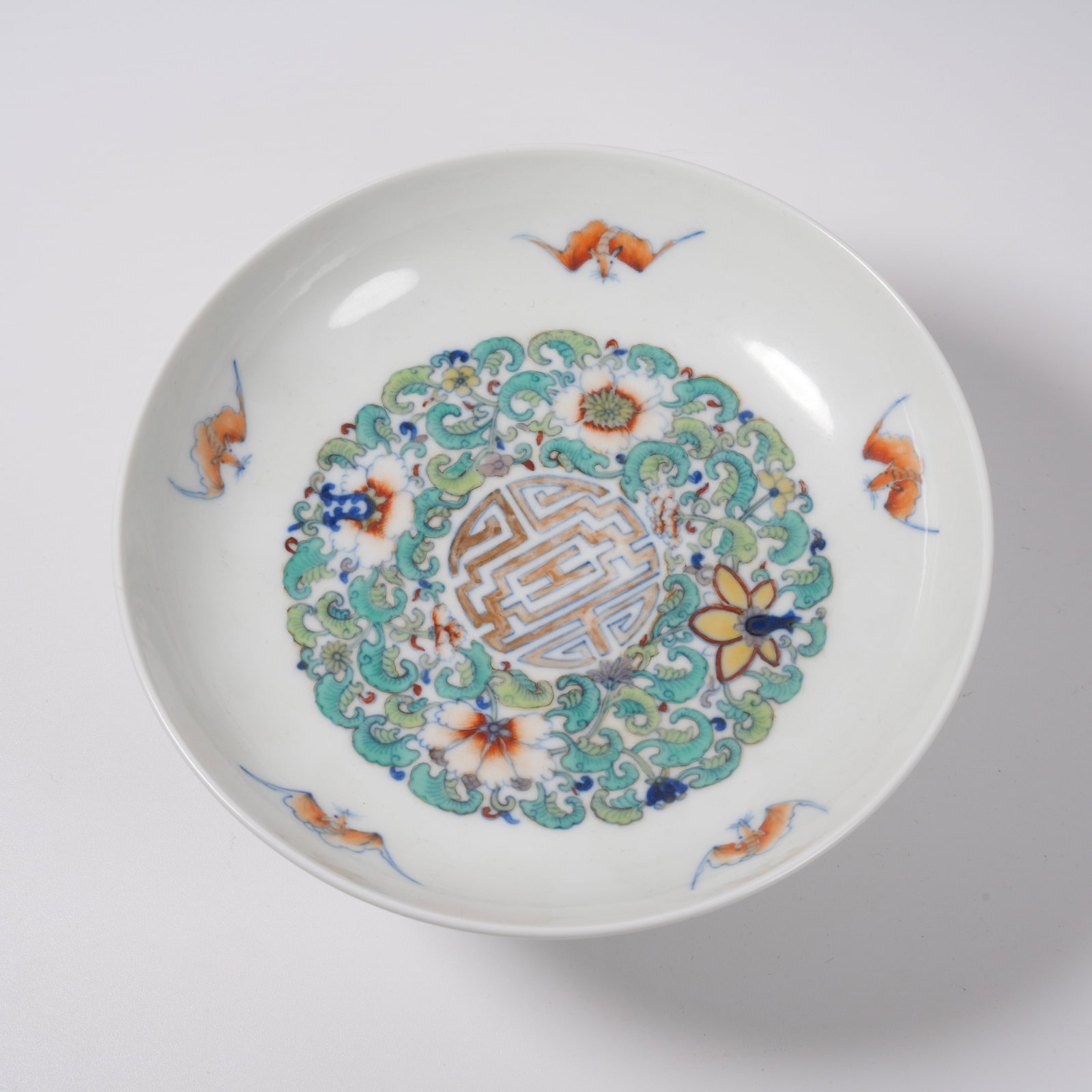 A DOUCAI STEM PLATE WITH INTERLOCKING FLORAL PATTERN - 8