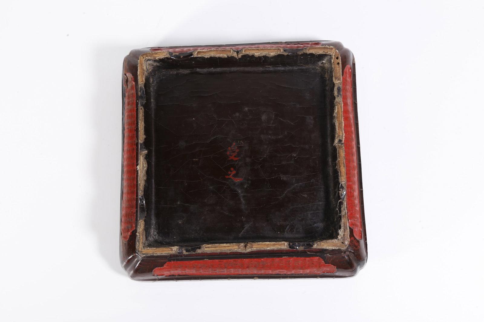 A GILT RAW LACQUER BOX WITH PAVILION PATTERN - 10