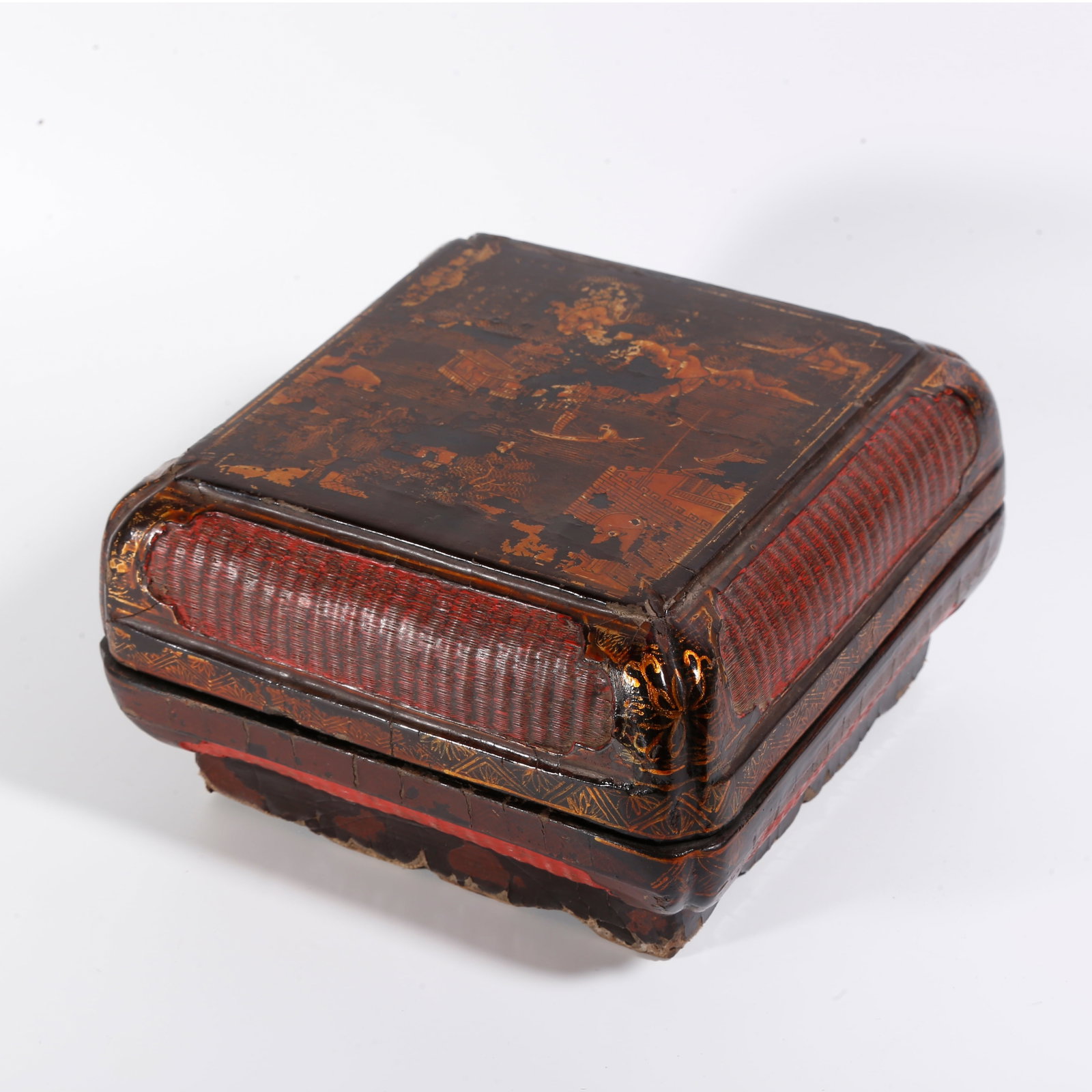 A GILT RAW LACQUER BOX WITH PAVILION PATTERN: Gilt Raw Lacquer Box with Pavilion Pattern