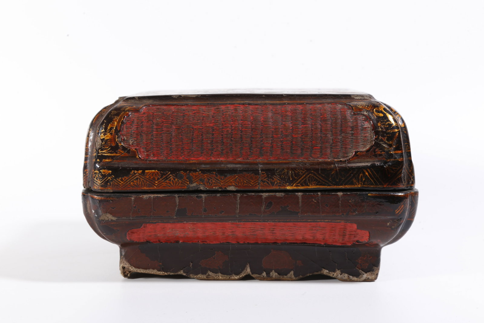 A GILT RAW LACQUER BOX WITH PAVILION PATTERN - 2