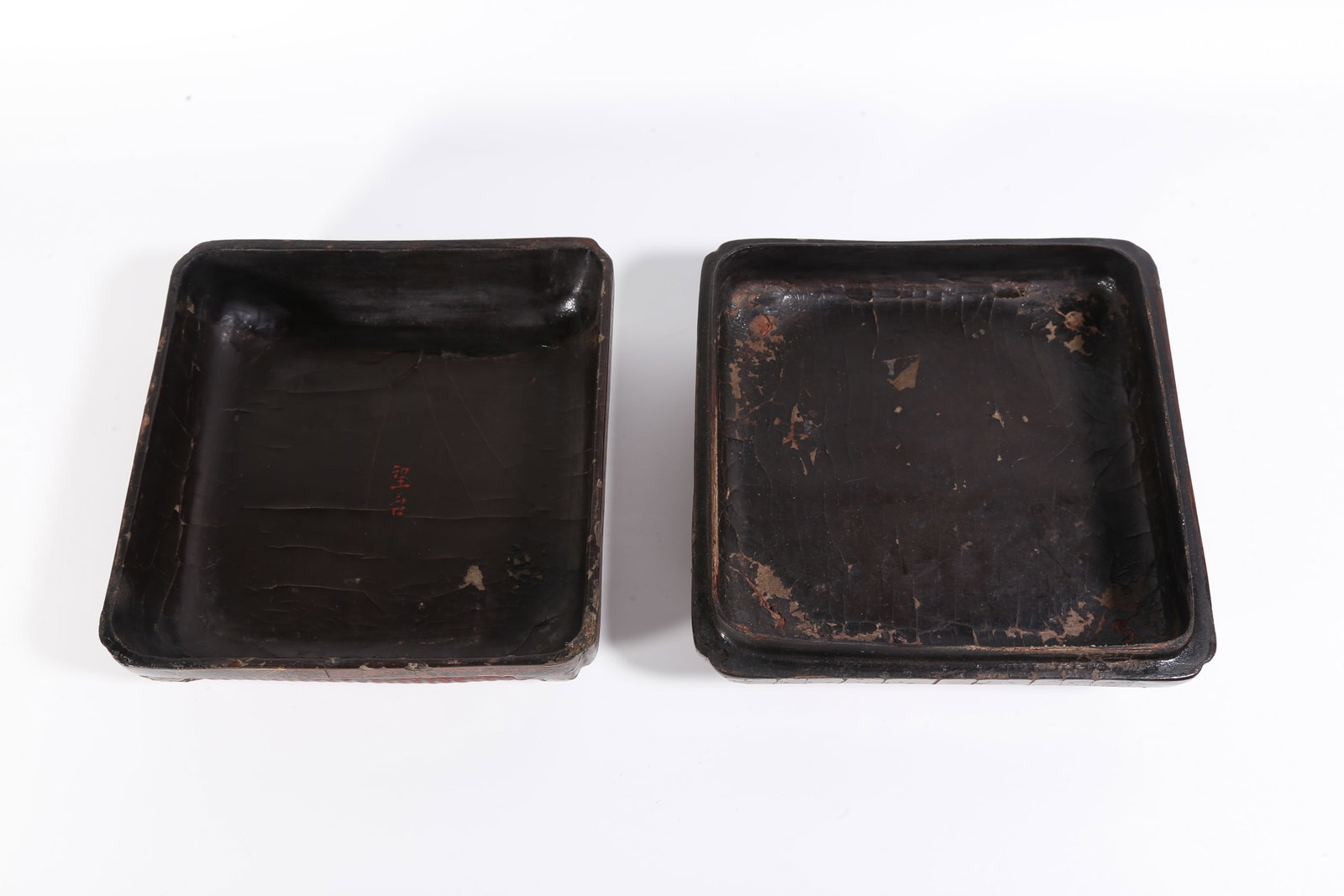 A GILT RAW LACQUER BOX WITH PAVILION PATTERN - 9