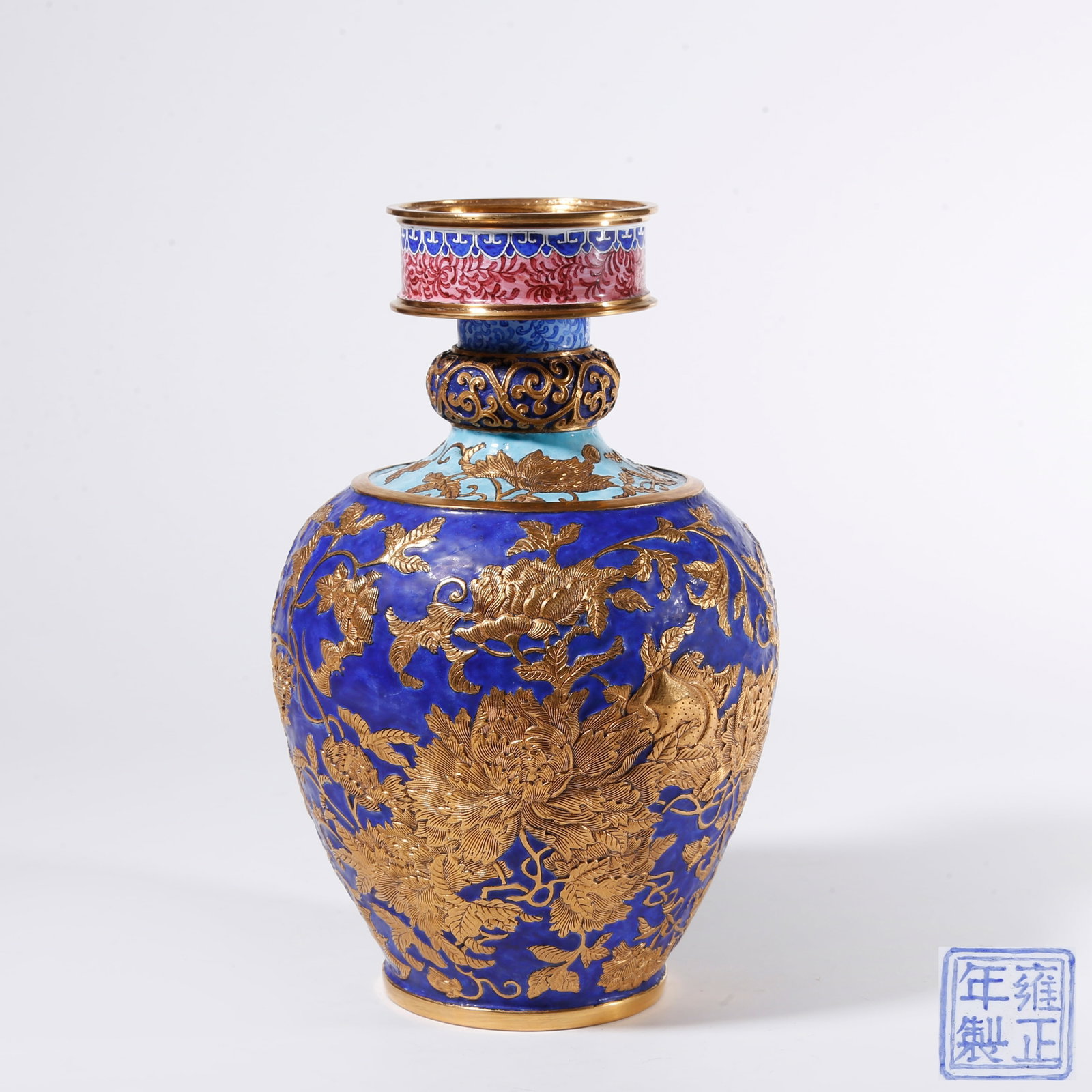 A GILT CLOISONNE BHUMPA POT WITH FLOWER AND BIRD PATTERN: Gilt Cloisonne Bhumpa Pot with Flower and Bird Pattern