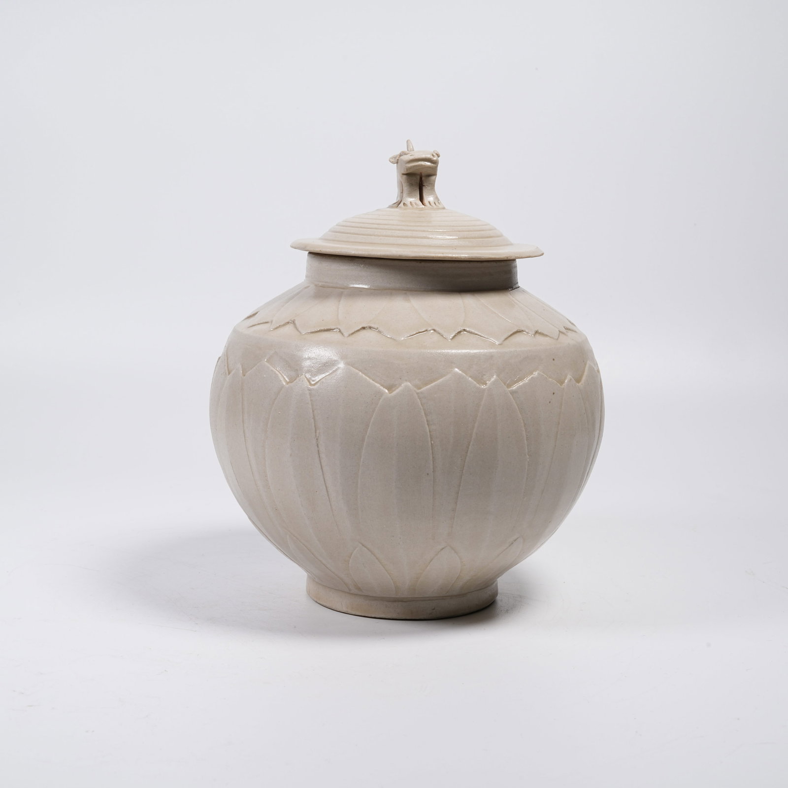 A DINGYAO COVERED JAR WITH LION KNOB: Dingyao Covered Jar with Lion Knob
