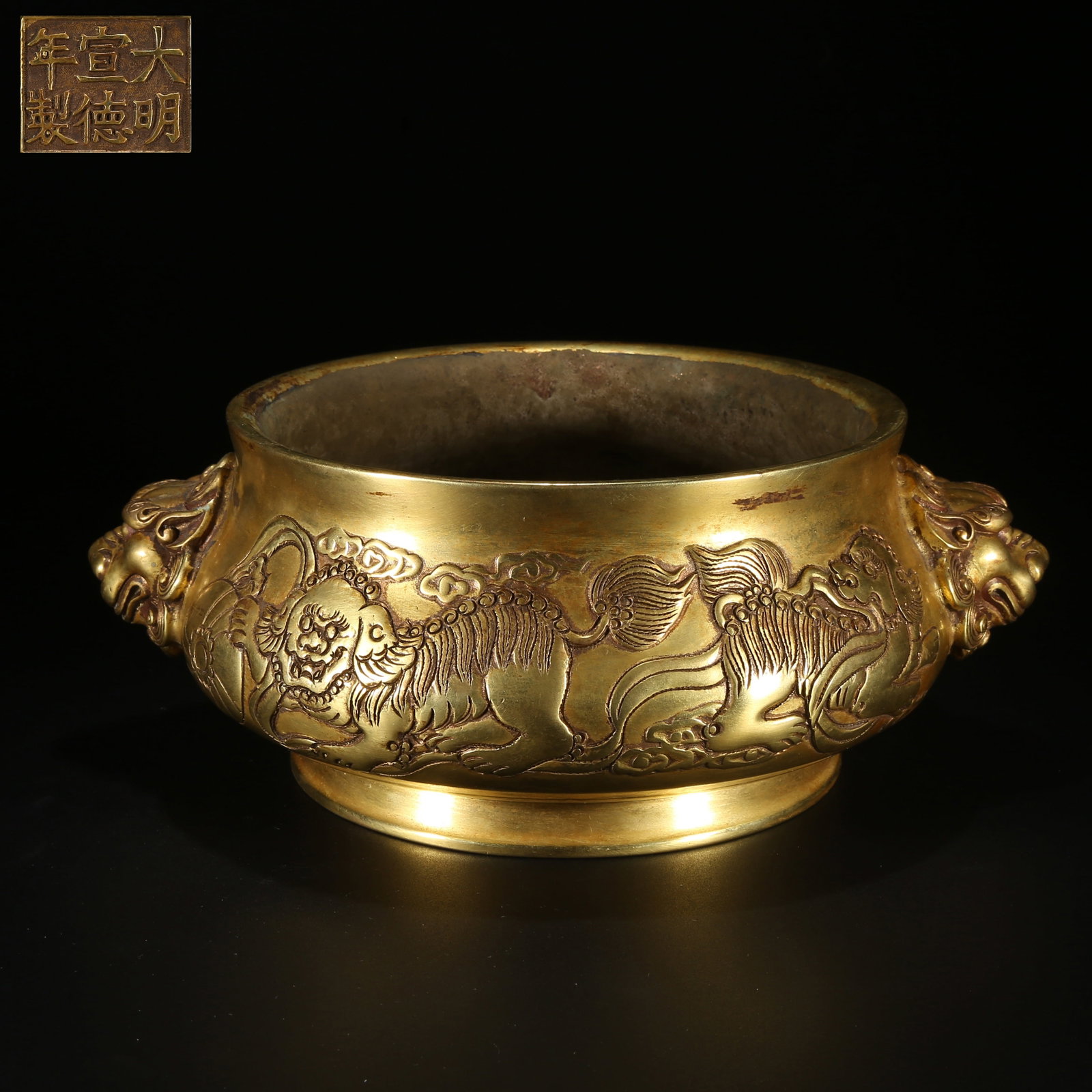 A BRONZE GILDED LION PATTERN CENSER WITH LION HANDLES: Bronze Gilded Lion Pattern Censer with Lion Handles