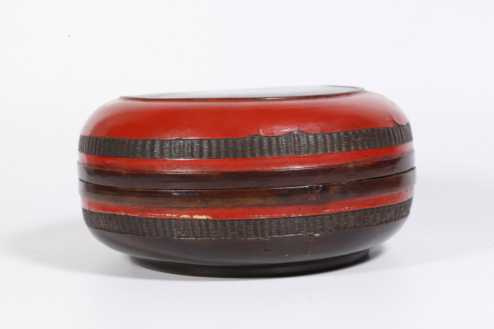 A CARVED LACQUER BOX - 3