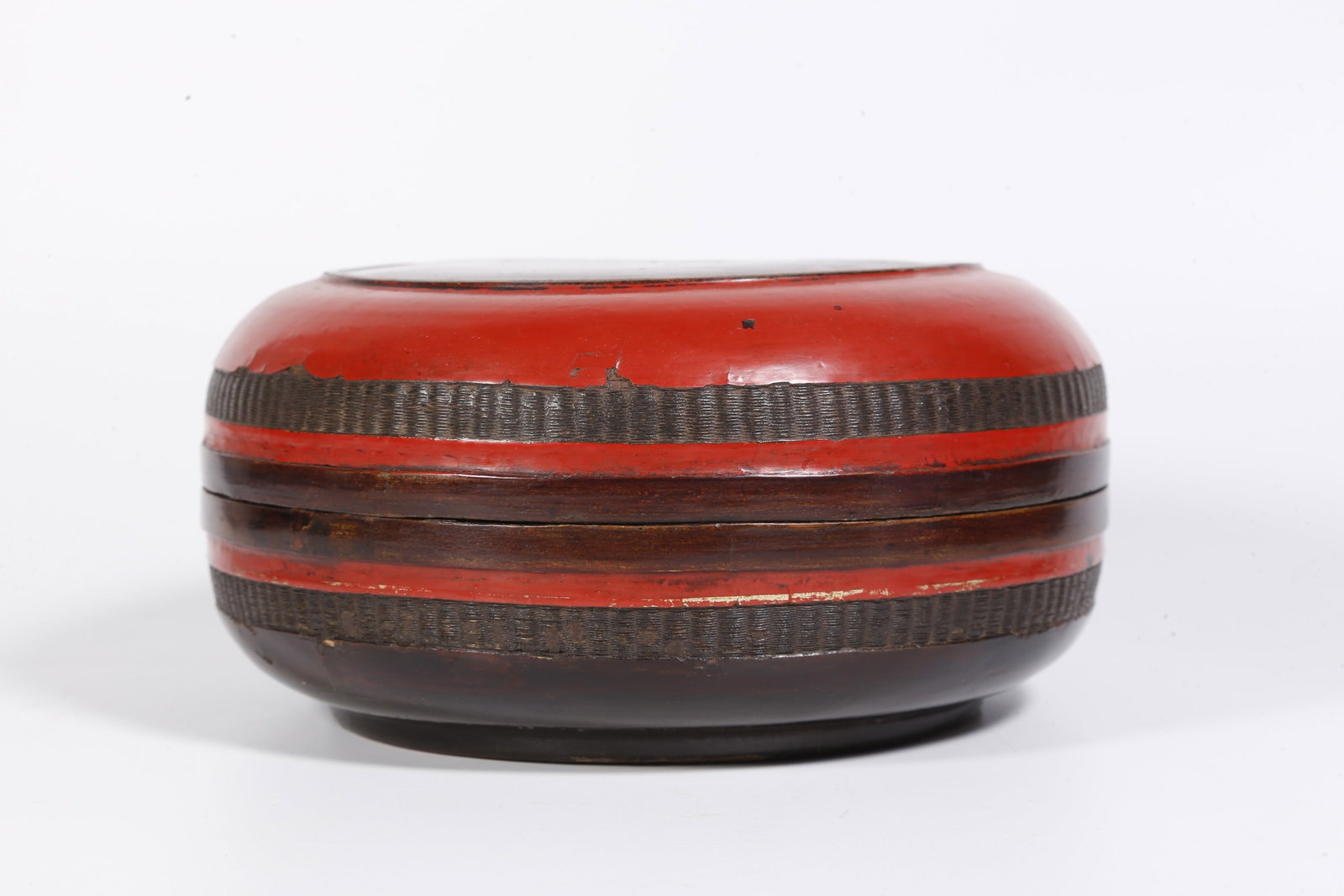A CARVED LACQUER BOX - 4