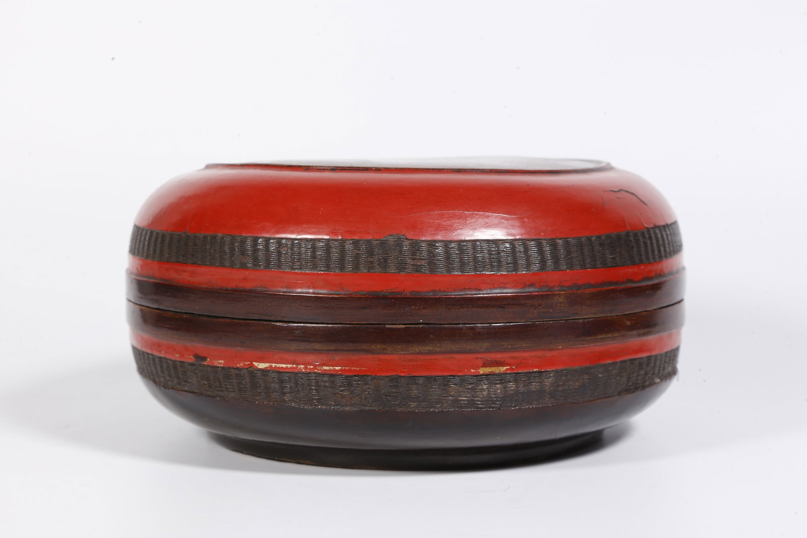A CARVED LACQUER BOX - 5