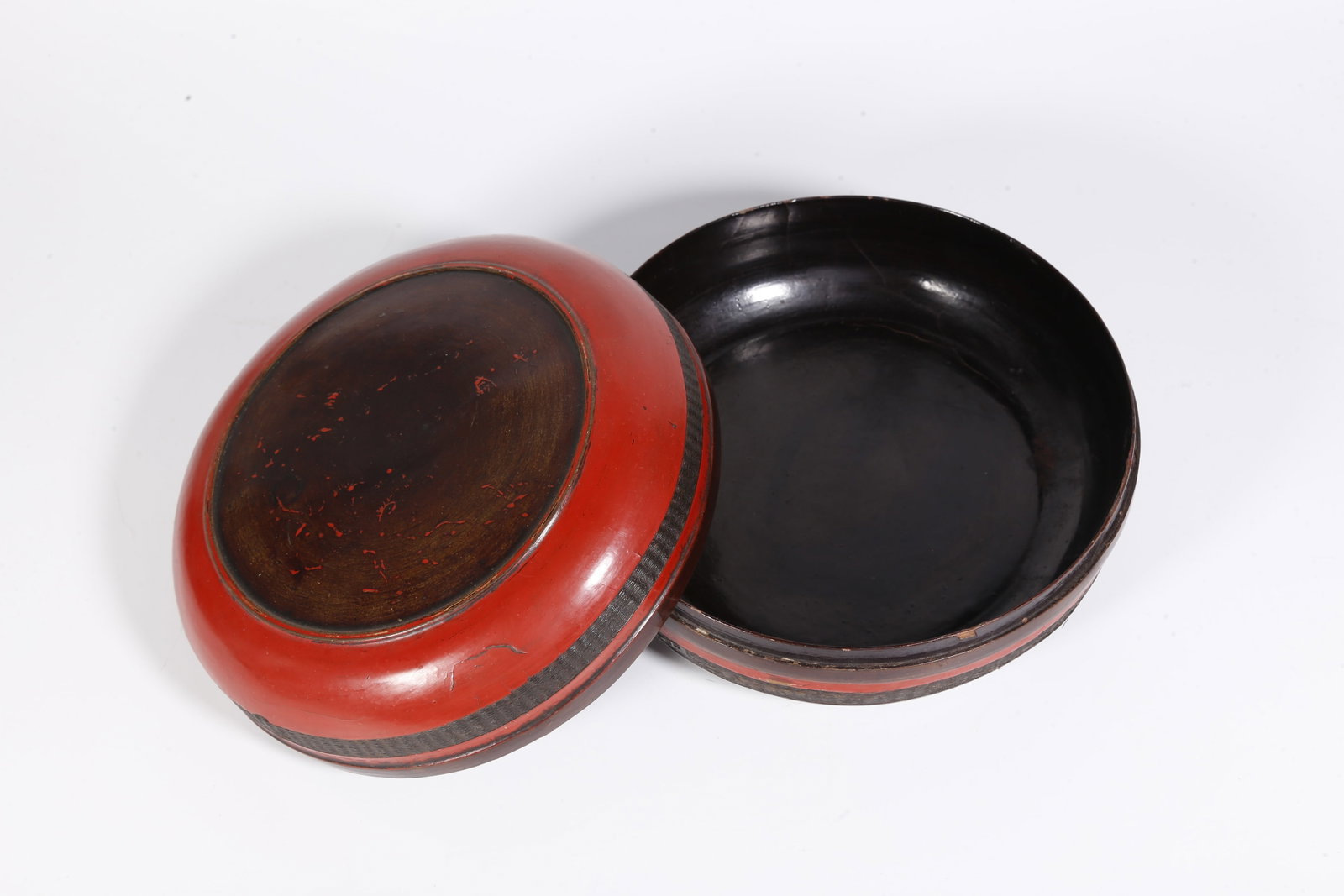 A CARVED LACQUER BOX - 6