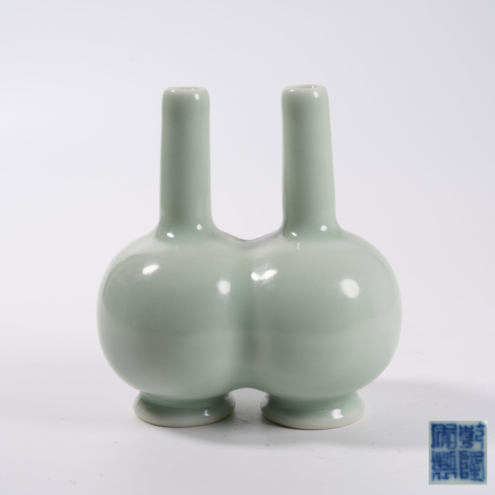 A PINK CELADON GLAZE TWIN LONG-NECKED VASE (1 of 9)