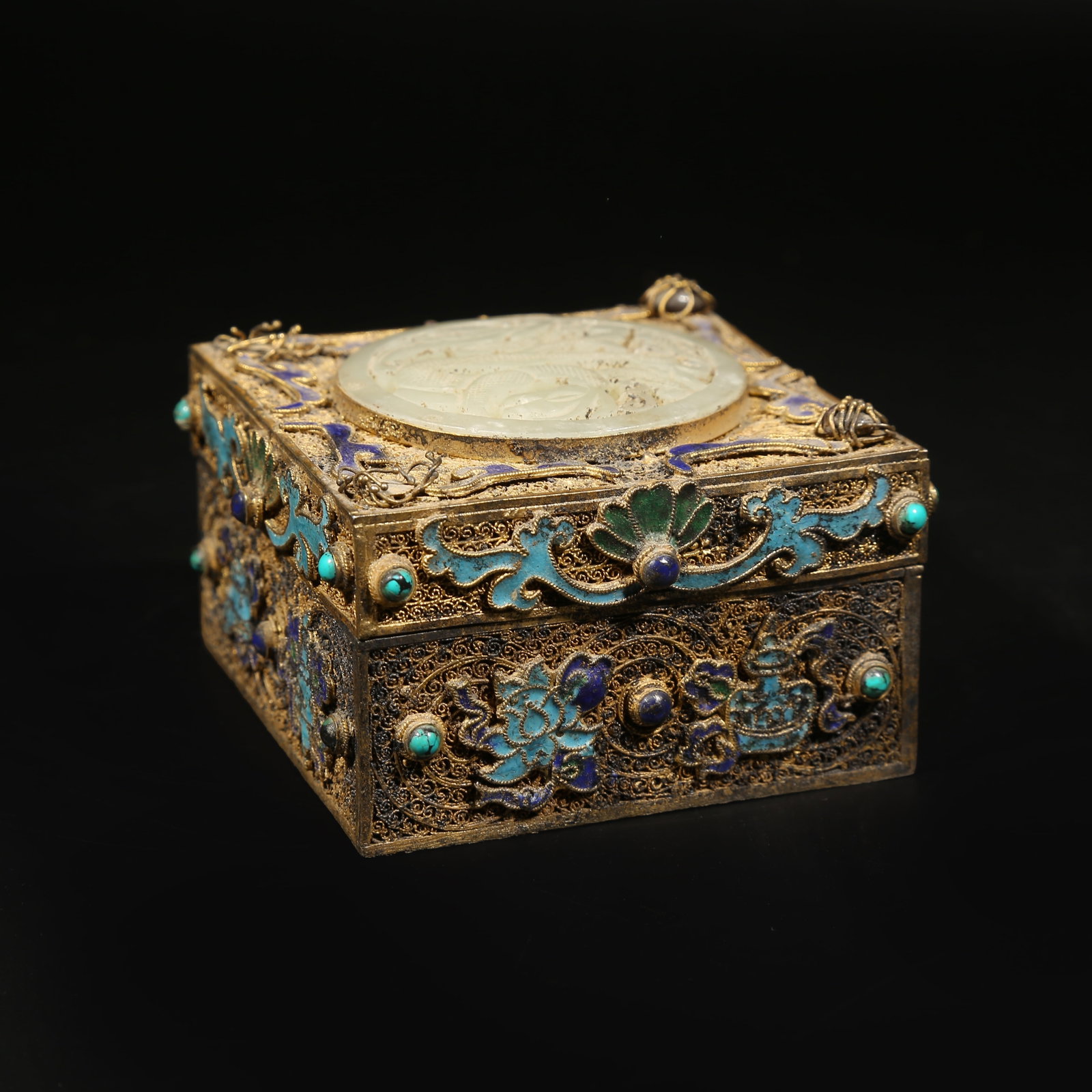 A GILT SILVER FILIGREE ENAMELLED COVERED BOX INLAID WITH HETIAN JADE: Gilt Silver Filigree Enamelled Covered Box Inlaid with Hetian Jade