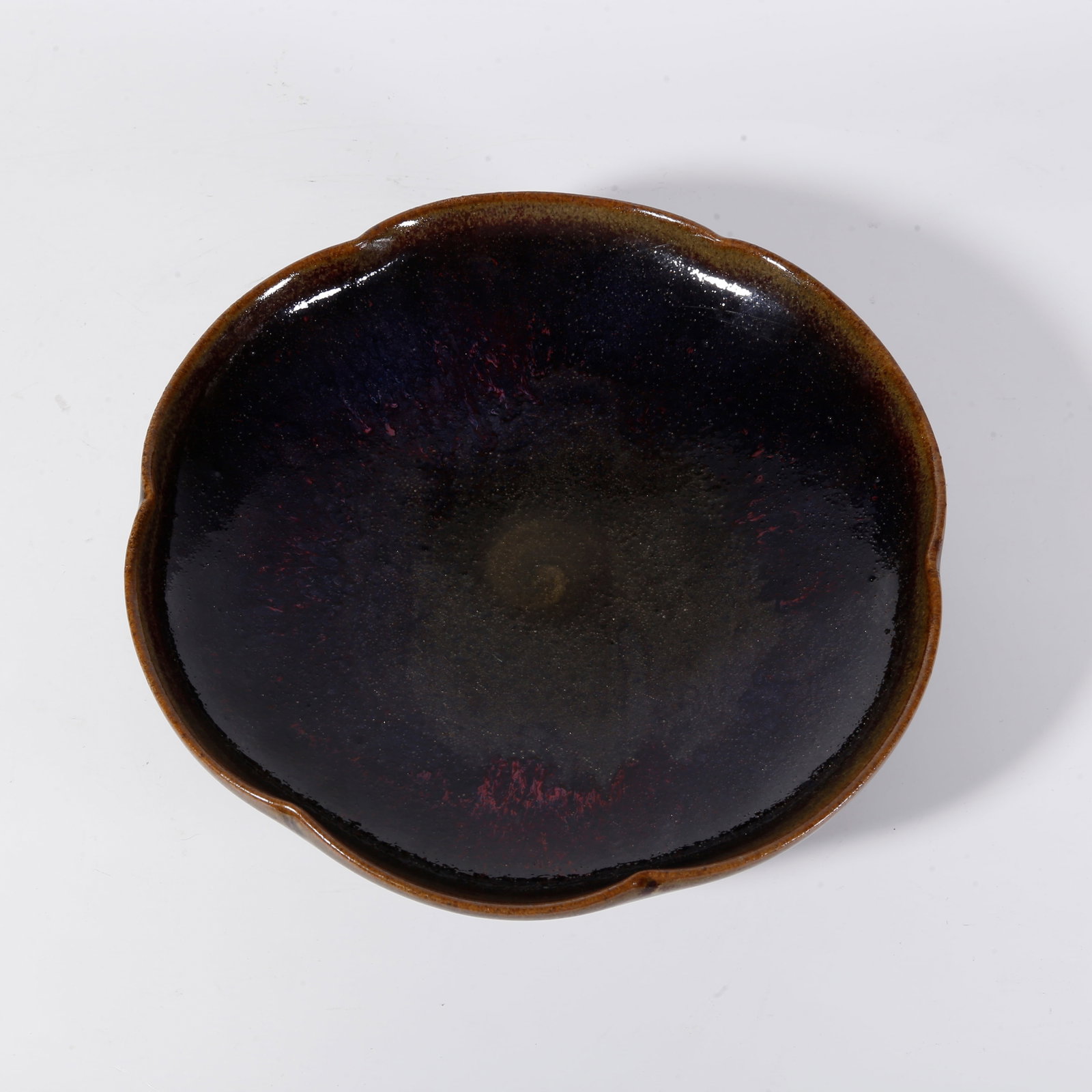 A JUN KILN FLOWER-RIMMED PLATE: Jun Kiln Flower-rimmed Plate