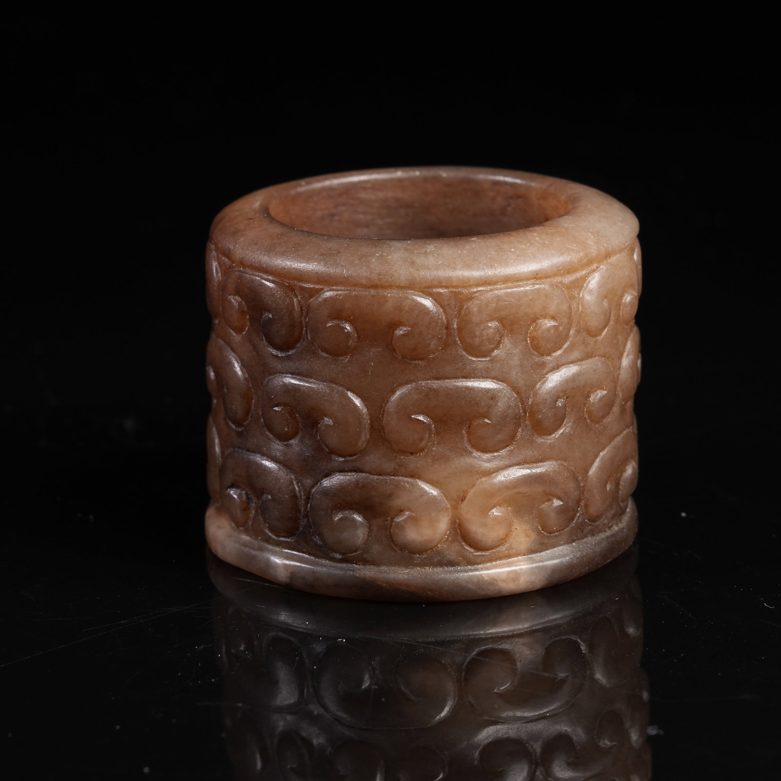 A ARCHAIC JADE ARCHER'S RING: Archaic Jade Archer's Ring