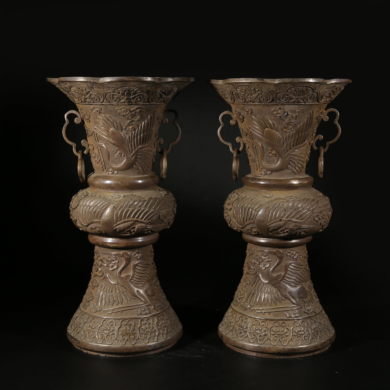 A SILVER CRANE PATTERN FLOWER GU SET (1 of 10)