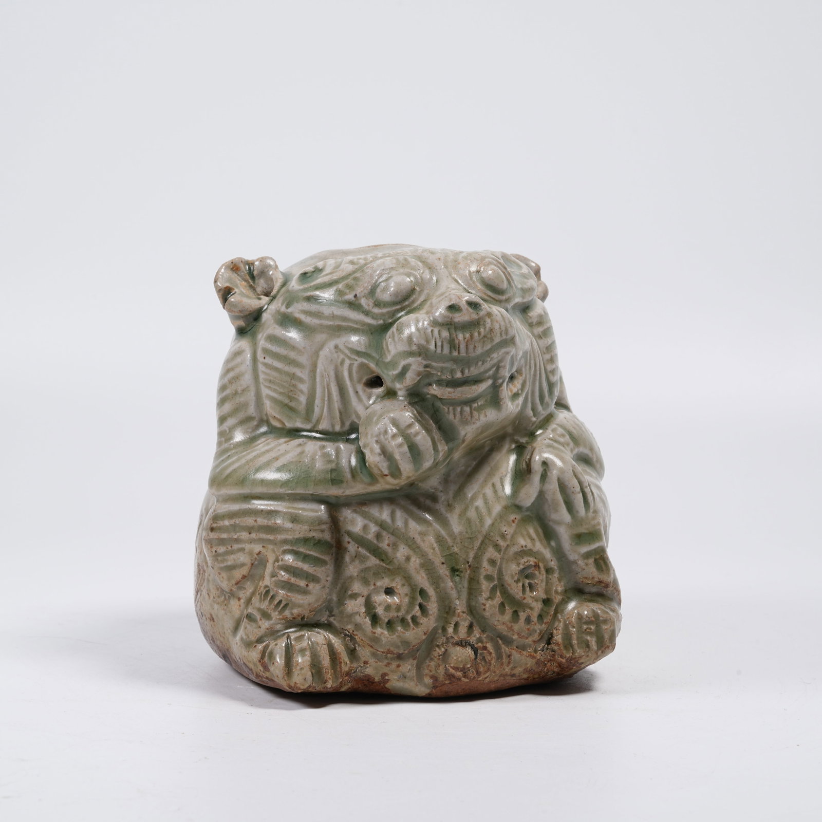 A YUEYAO BEAR ZUN VESSEL: Yueyao Bear Zun Vessel