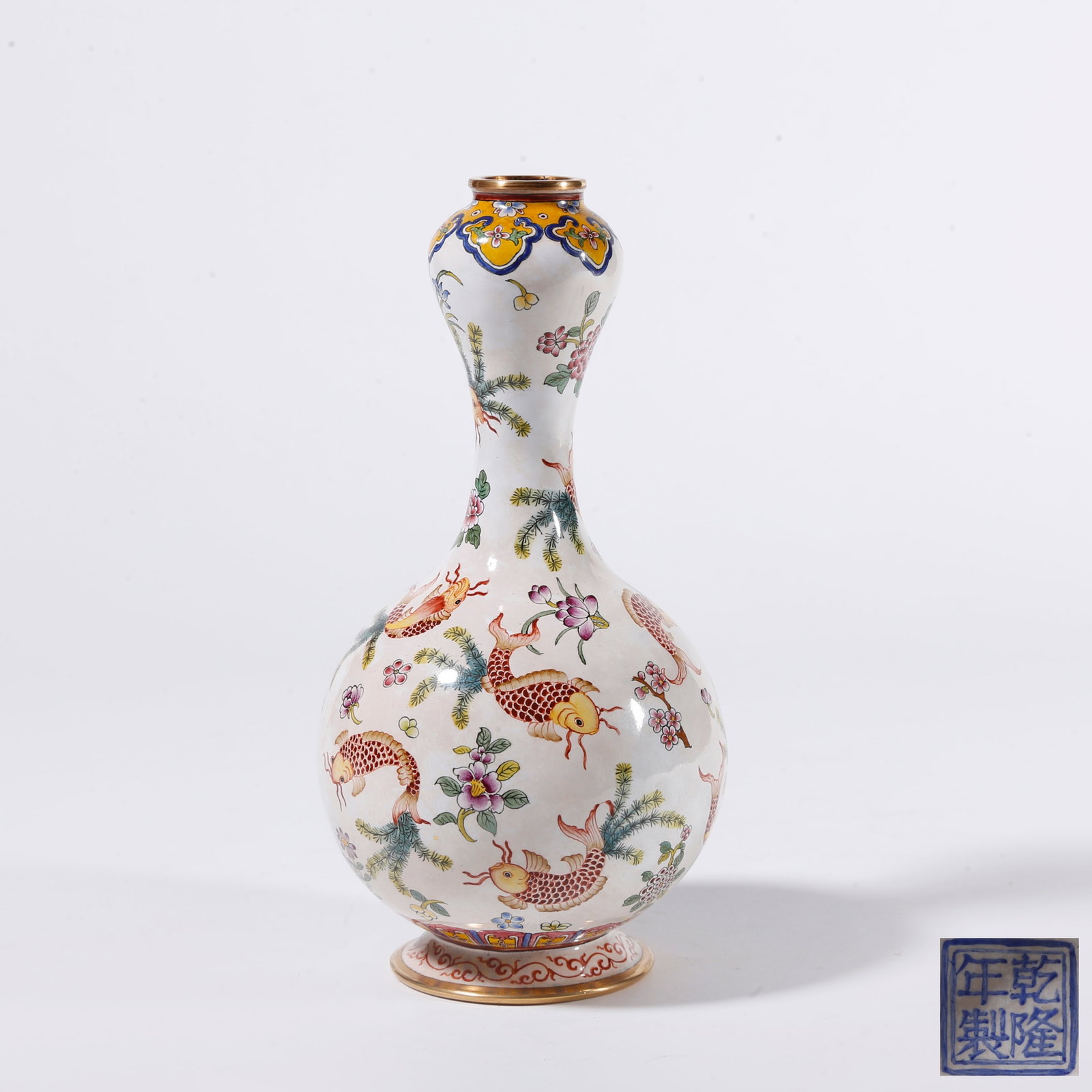 A CLOISONNE GARLIC-HEAD VASE WITH FISH AND AQUATIC WEED PATTERN (1 of 9)