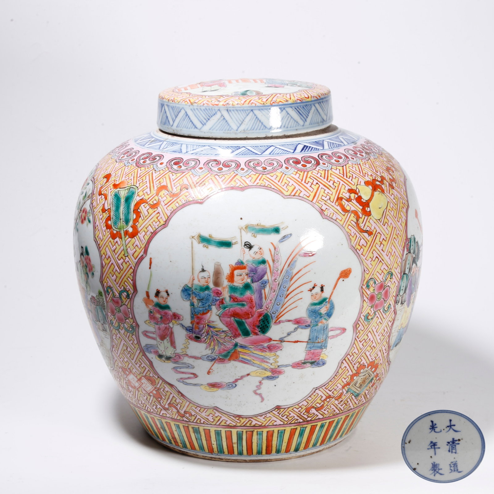 A FAMILLE ROSE COVERED JAR WITH FIGURE AND STORY PATTERNS: Famille Rose Covered Jar with Figure and Story Patterns