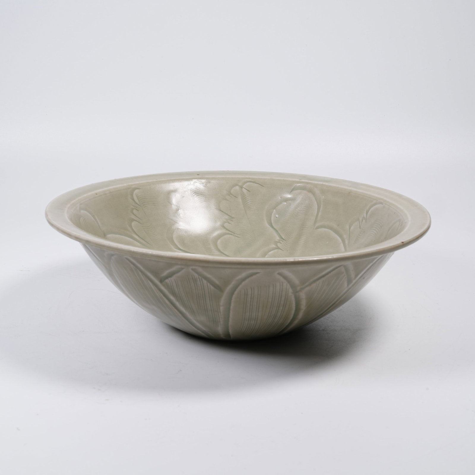 A YUEYAO BOWL WITH LOTUS PETAL PATTERNS: Yueyao Bowl with Lotus Petal Patterns