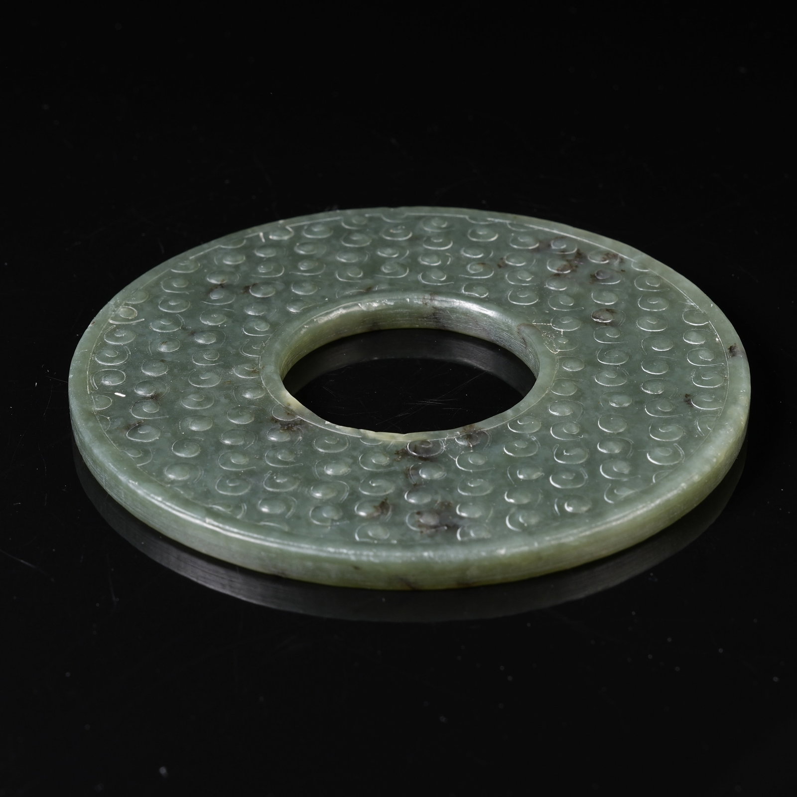 A GREEN NEPHRITE BI DISC WITH INTERLOCKING CLOUD PATTERN - 5