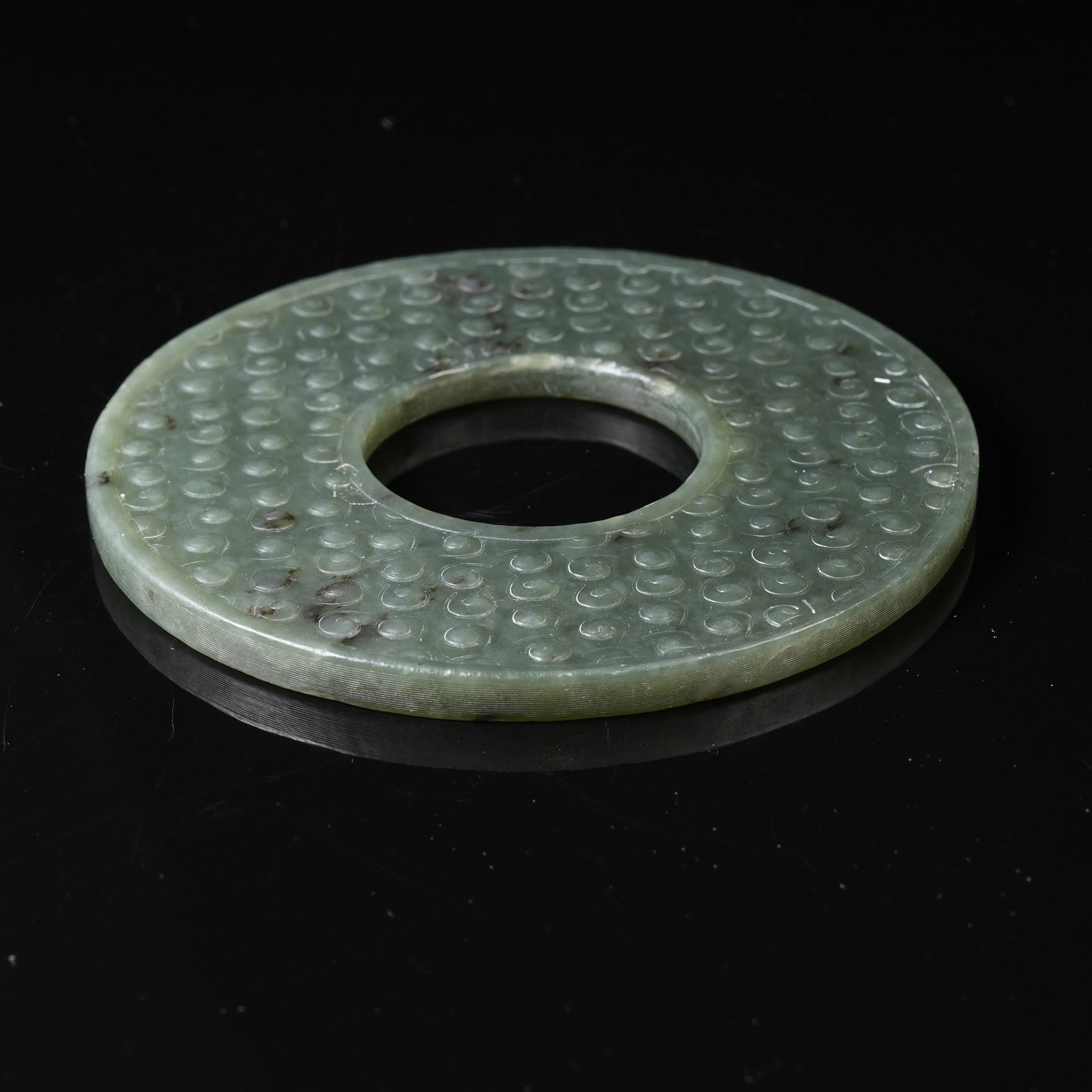 A GREEN NEPHRITE BI DISC WITH INTERLOCKING CLOUD PATTERN - 7