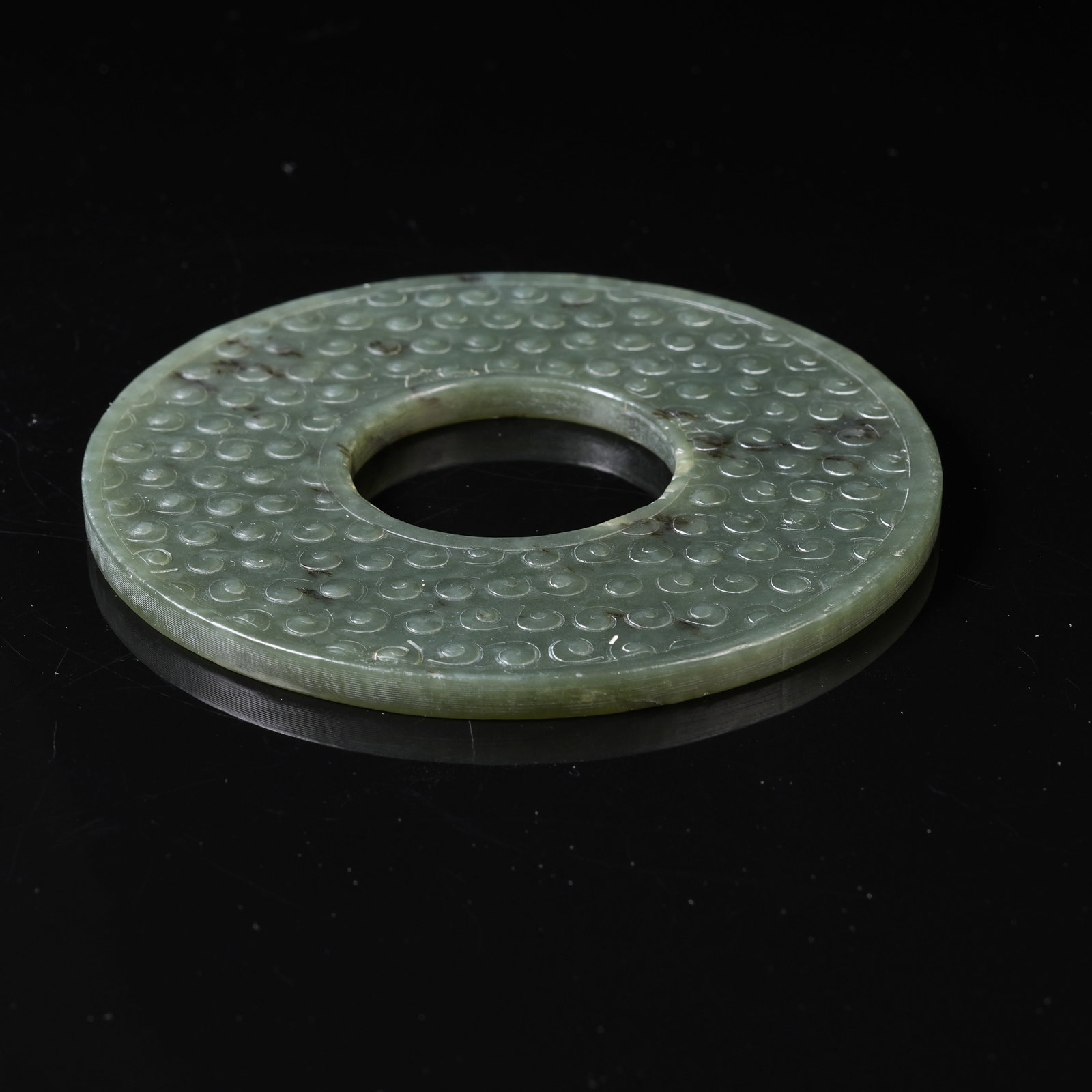 A GREEN NEPHRITE BI DISC WITH INTERLOCKING CLOUD PATTERN - 8