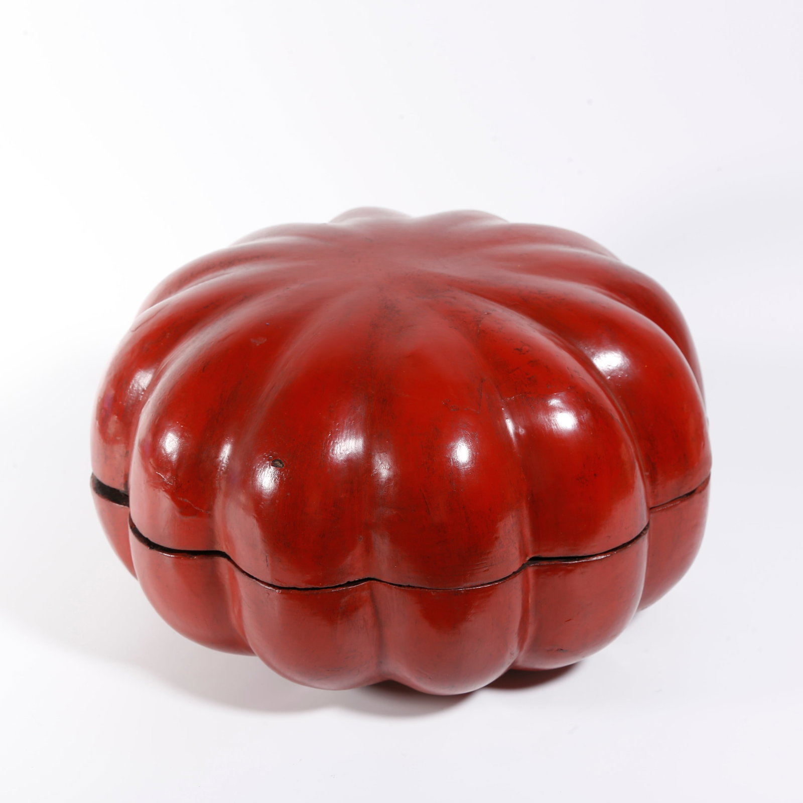 A MELON-RIDGED CARVED LACQUER BOX (1 of 8)