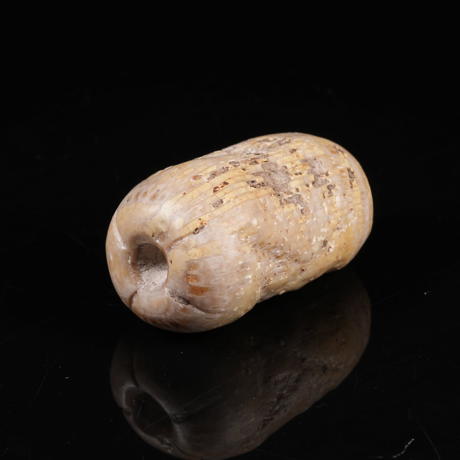 A ARCHAIC JADE PENDANT: Archaic Jade Pendant