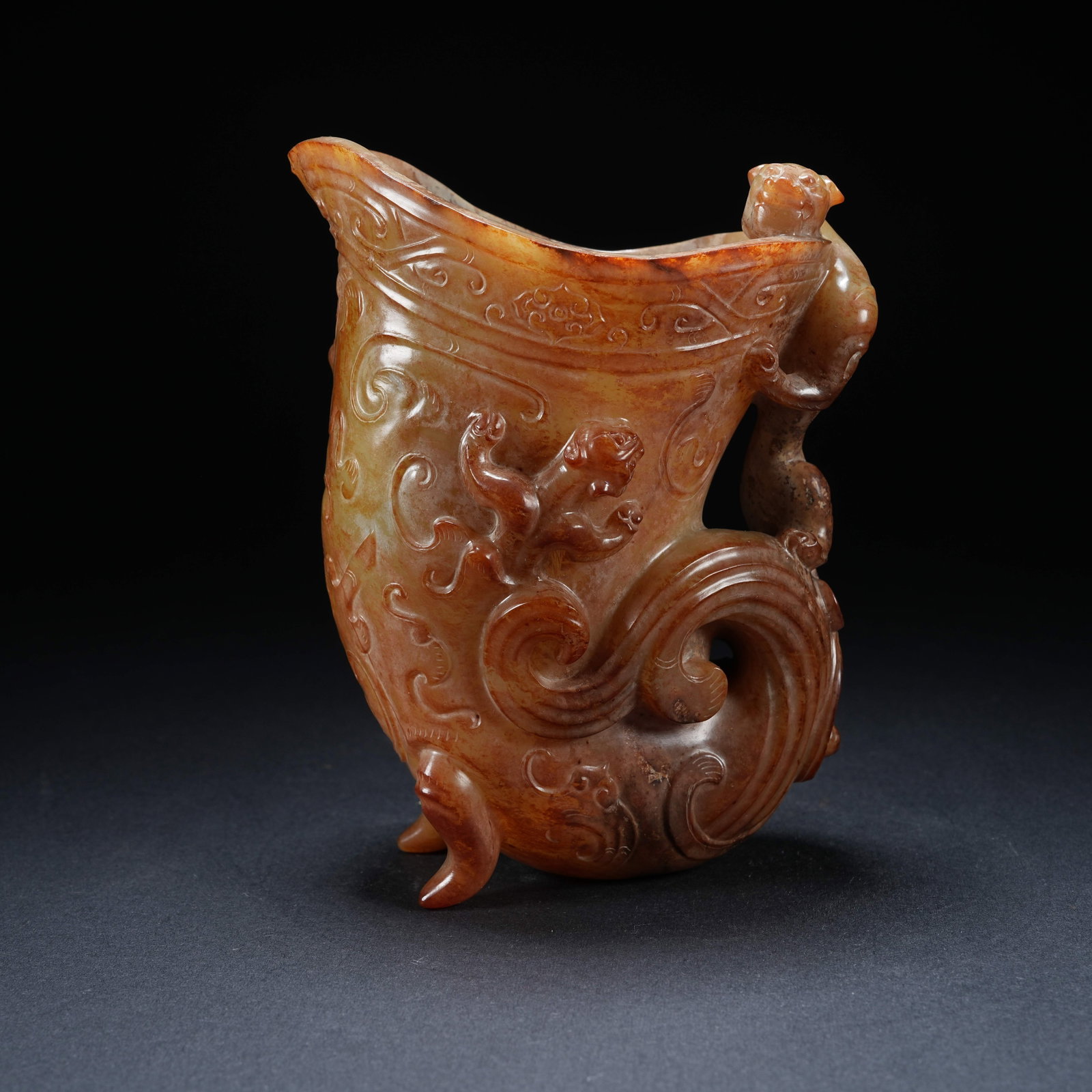 A ANCIENT JADE TRIPLE DRAGON HORN CUP (1 of 9)