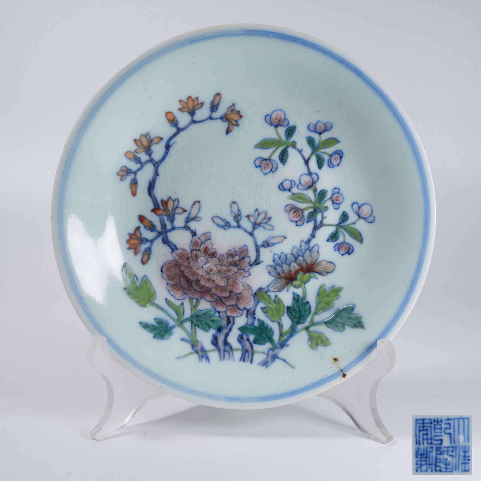 A DOUCAI PLATE WITH FLORAL PATTERN: Doucai Plate with Floral Pattern