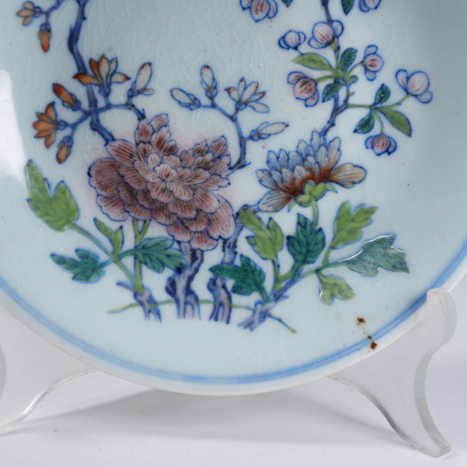 A DOUCAI PLATE WITH FLORAL PATTERN - 3