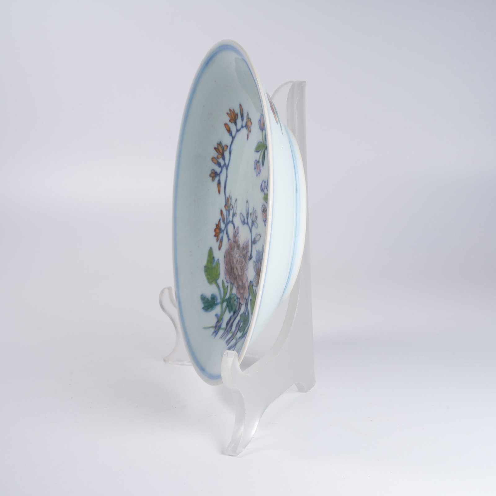 A DOUCAI PLATE WITH FLORAL PATTERN - 6
