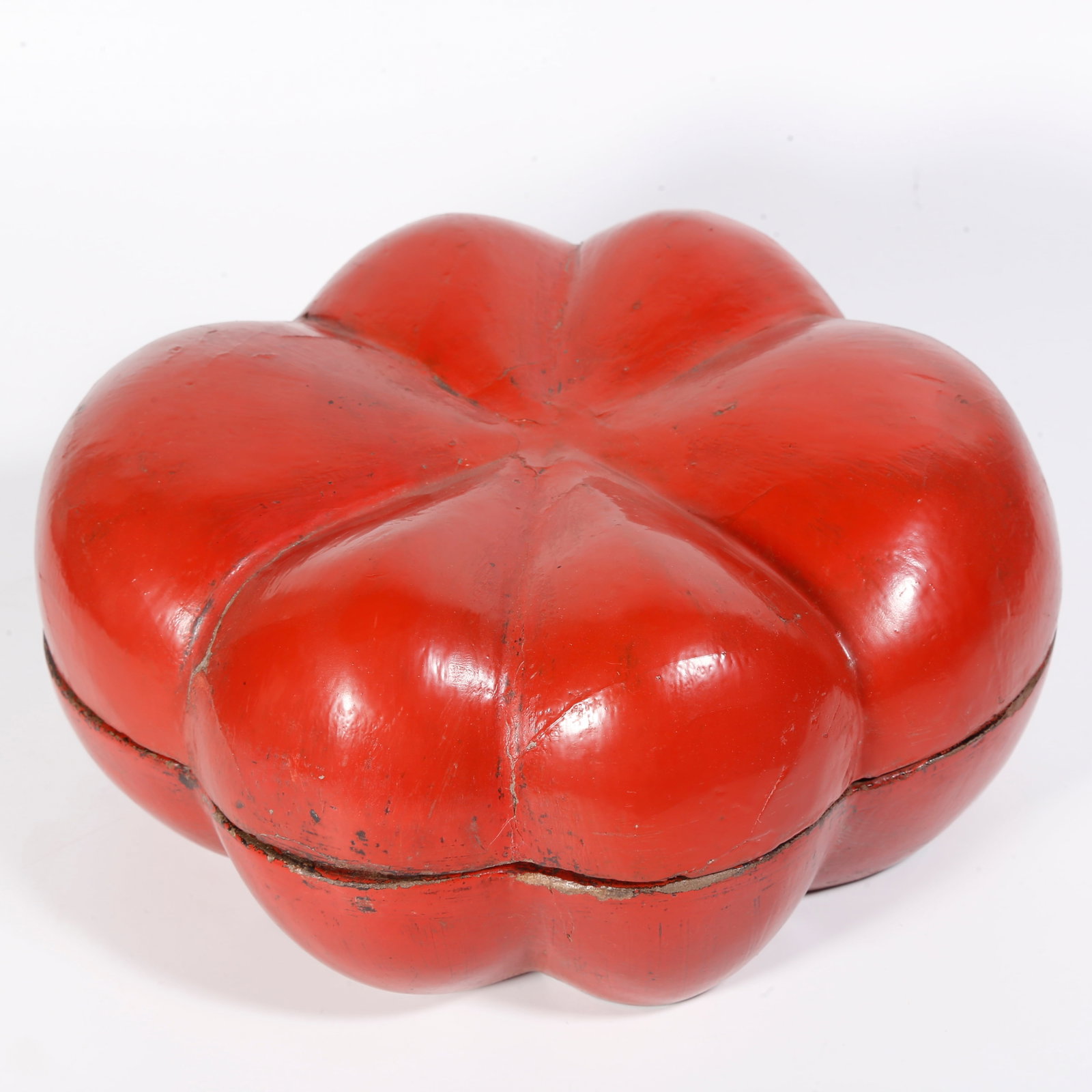 A FLORAL-SHAPED CARVED LACQUER BOX (1 of 9)