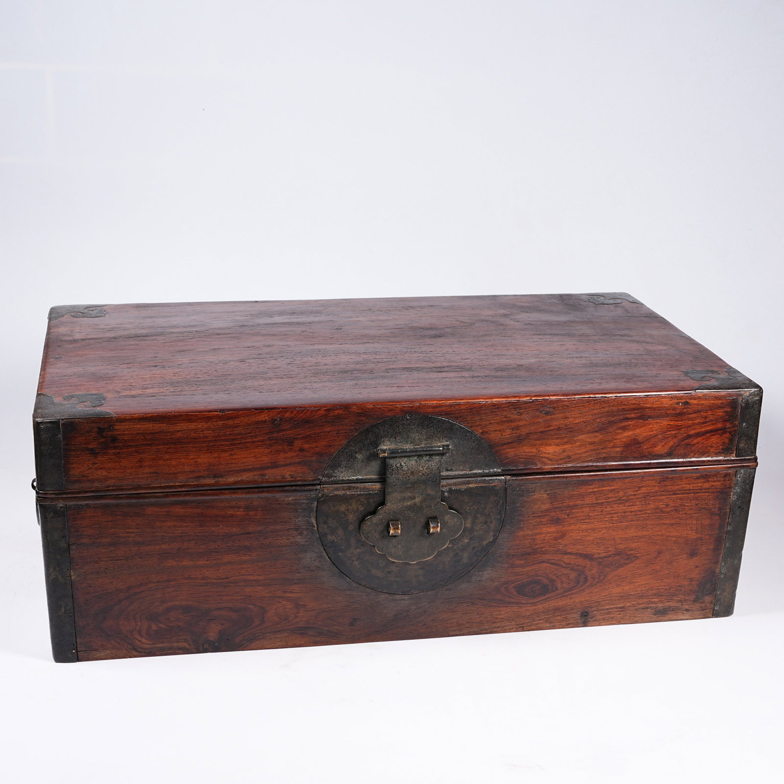 A HUANGHUALI WOOD LIDDED CHEST (1 of 10)