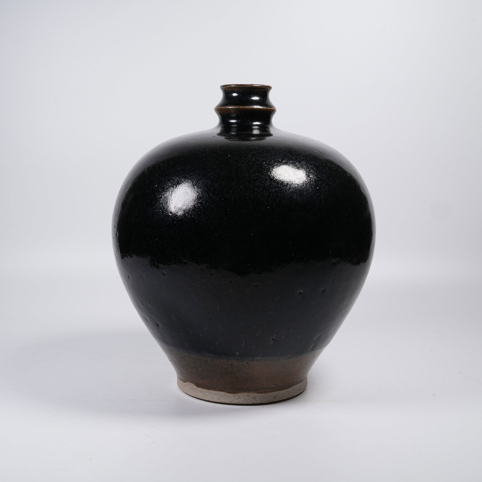 A CIZHOUYAO SHORT PRUNUS VASE (1 of 9)