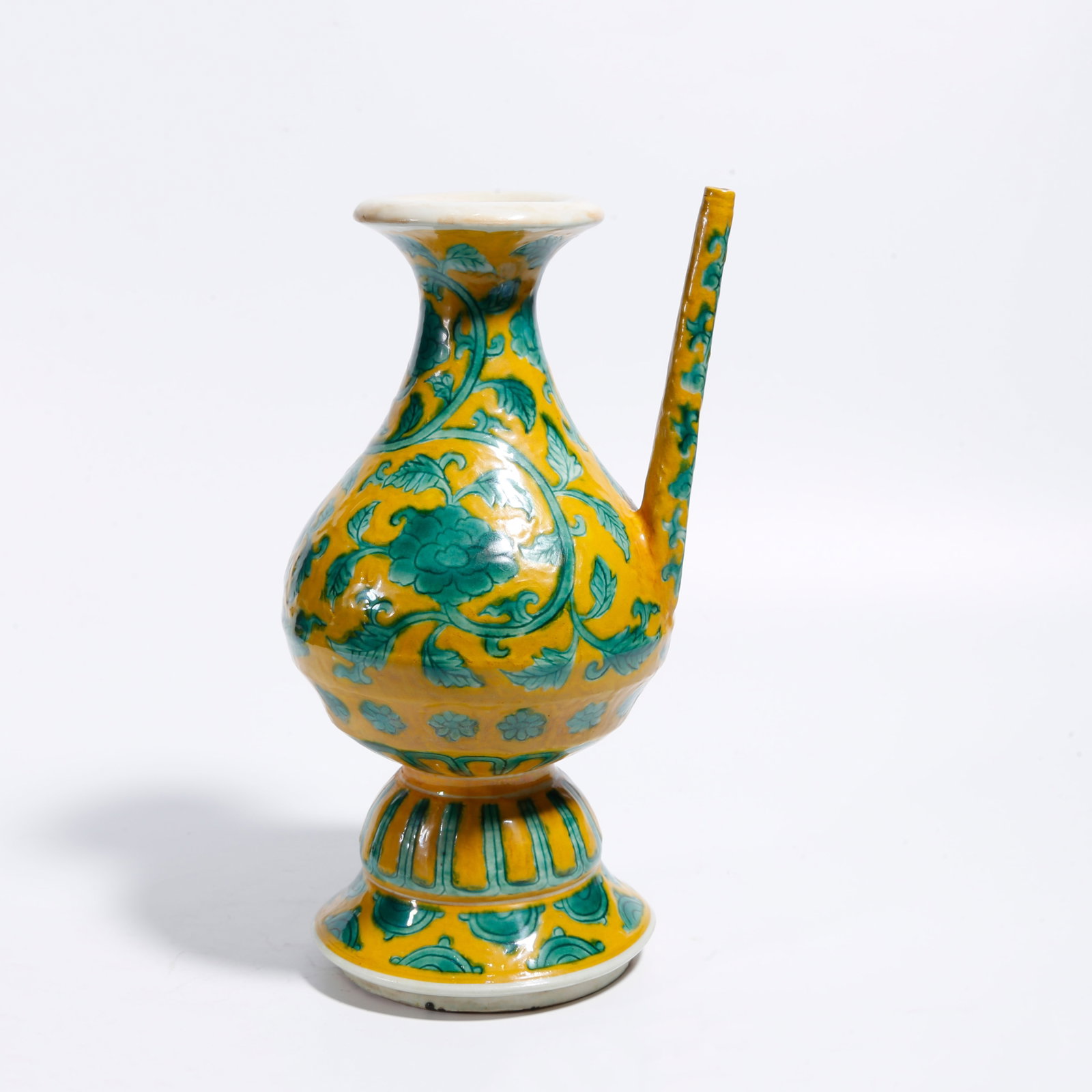A YELLOW-GROUND GREEN ENAMEL INTERLOCKING FLORAL PENGBA POT: Yellow-ground Green Enamel Interlocking Floral Pengba Pot