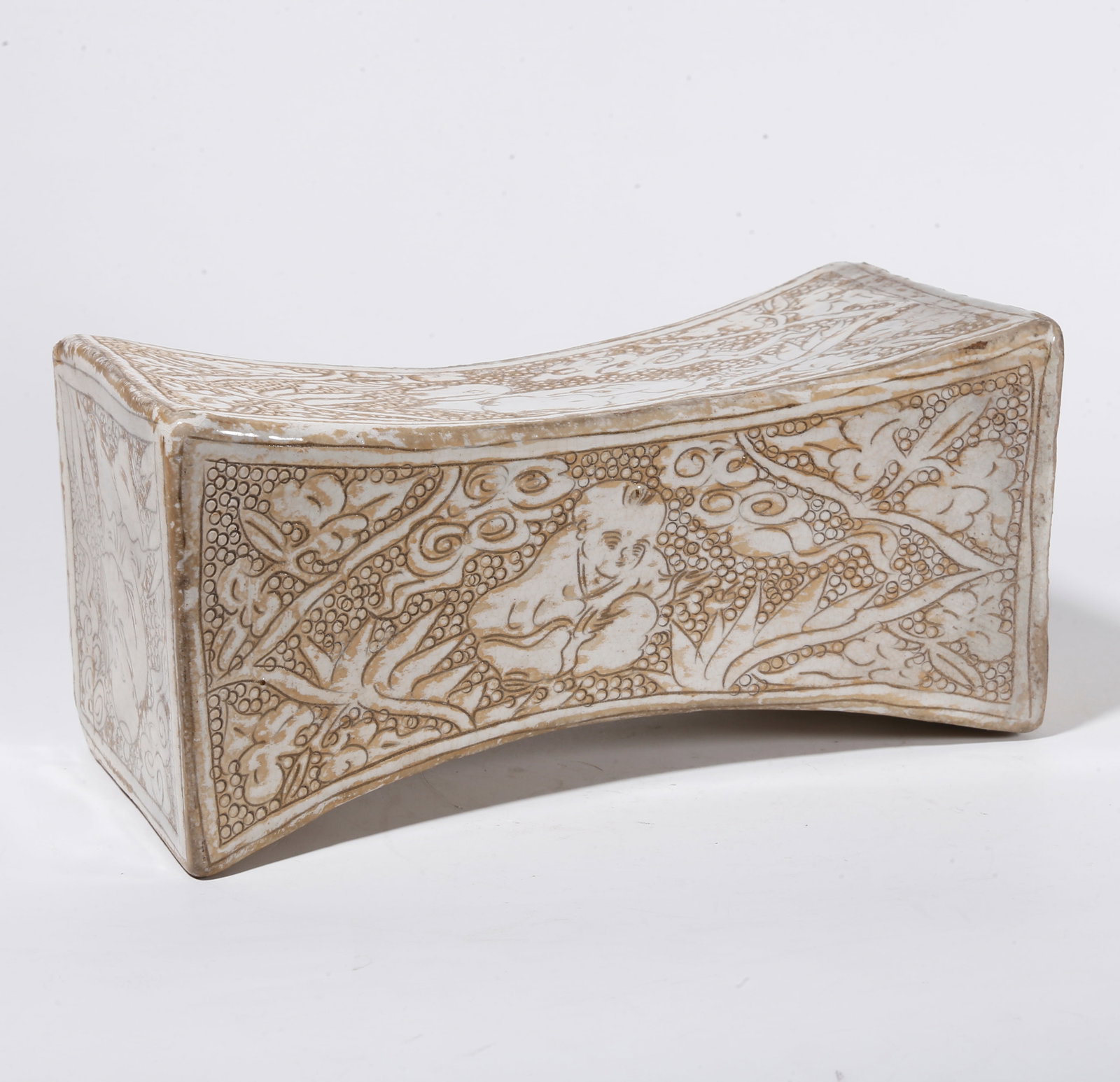 A CIZHOU KILN PILLOW (1 of 8)