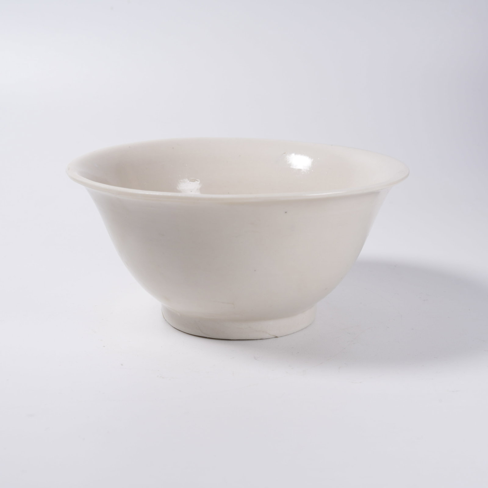 A WHITE GLAZED BOWL: White Glazed Bowl