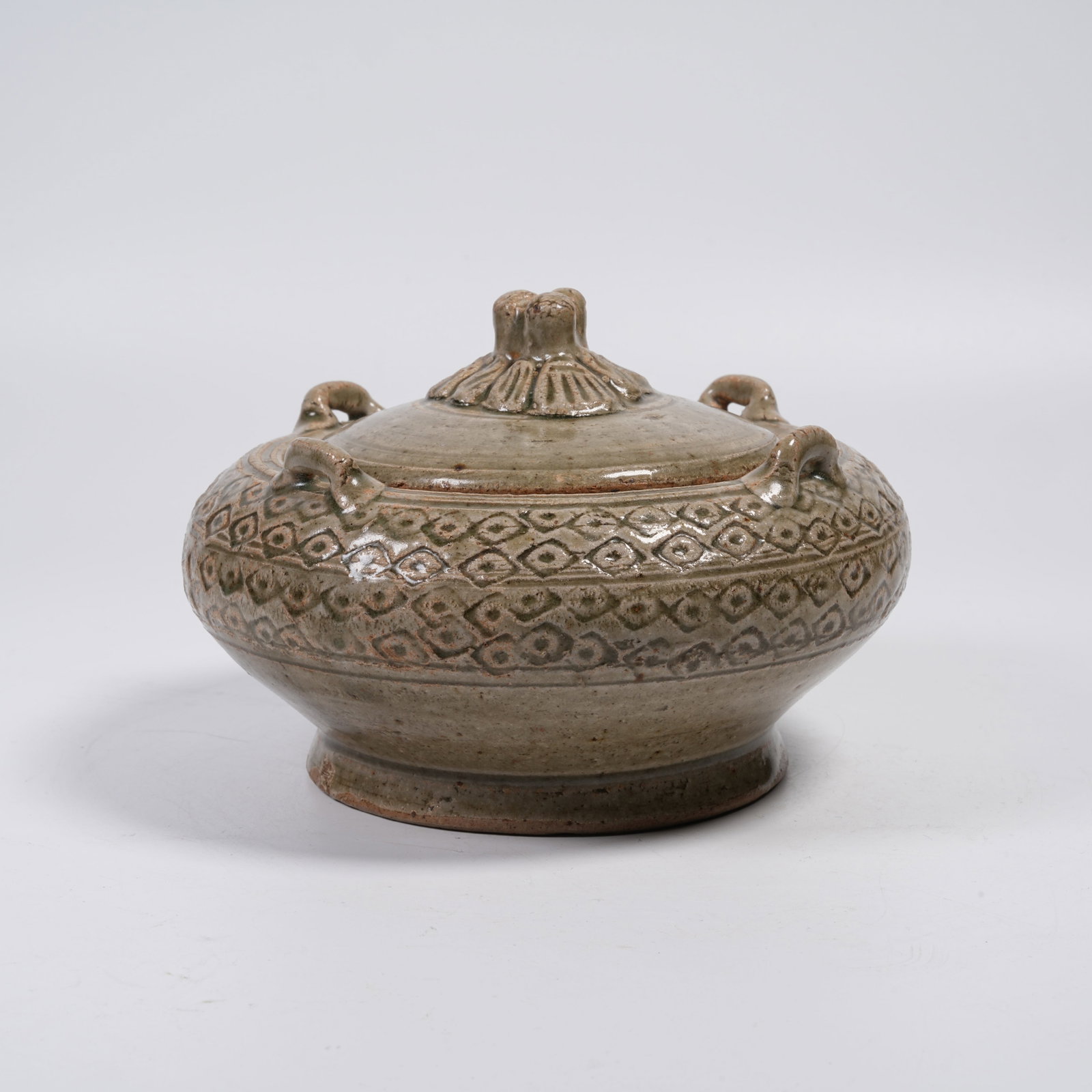 A YUEYAO FOUR-LOOP COVERED JAR: Yueyao Four-loop Covered Jar