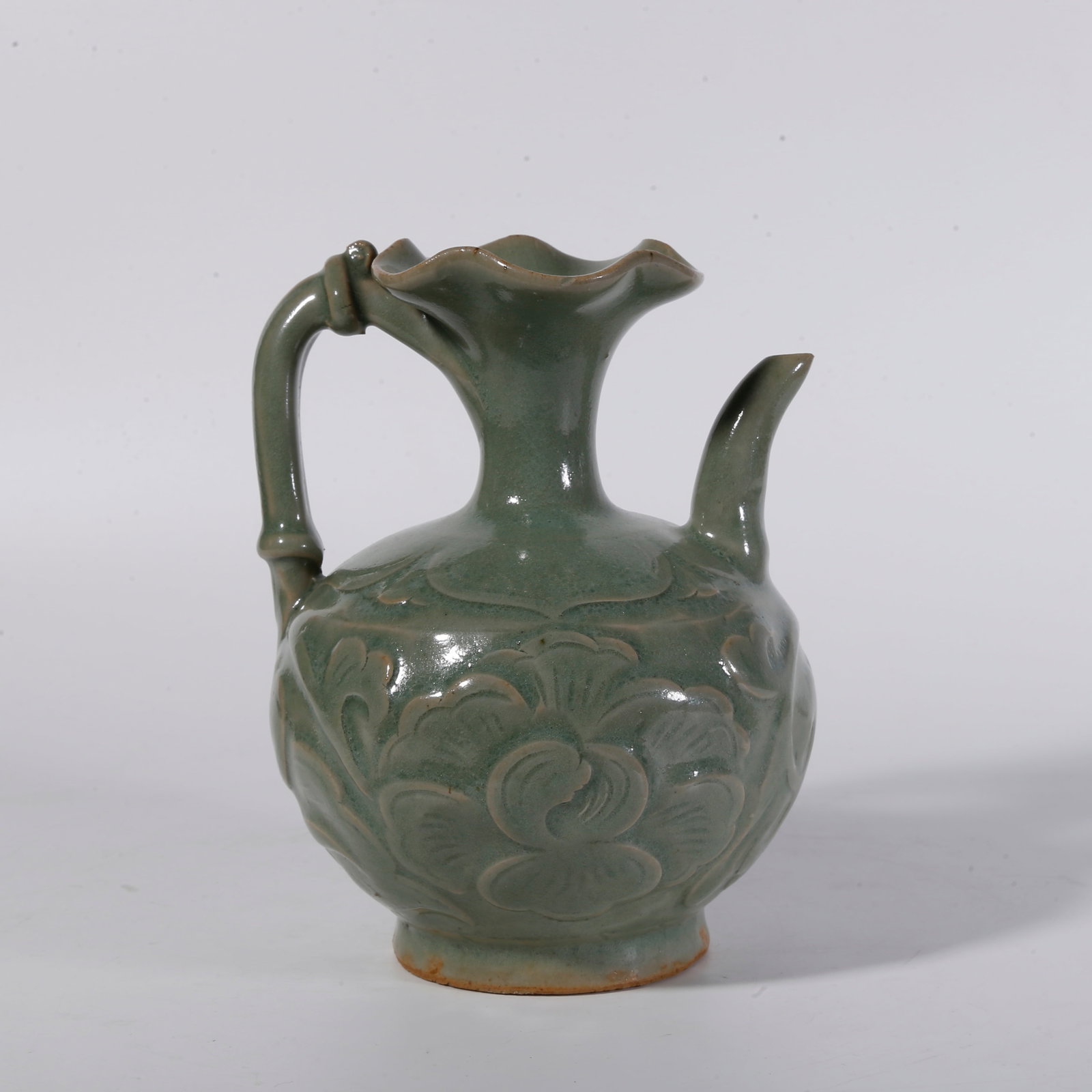 A YAOZHOU KILN FLOWER-RIMMED EWER WITH FLORAL PATTERNS (1 of 9)