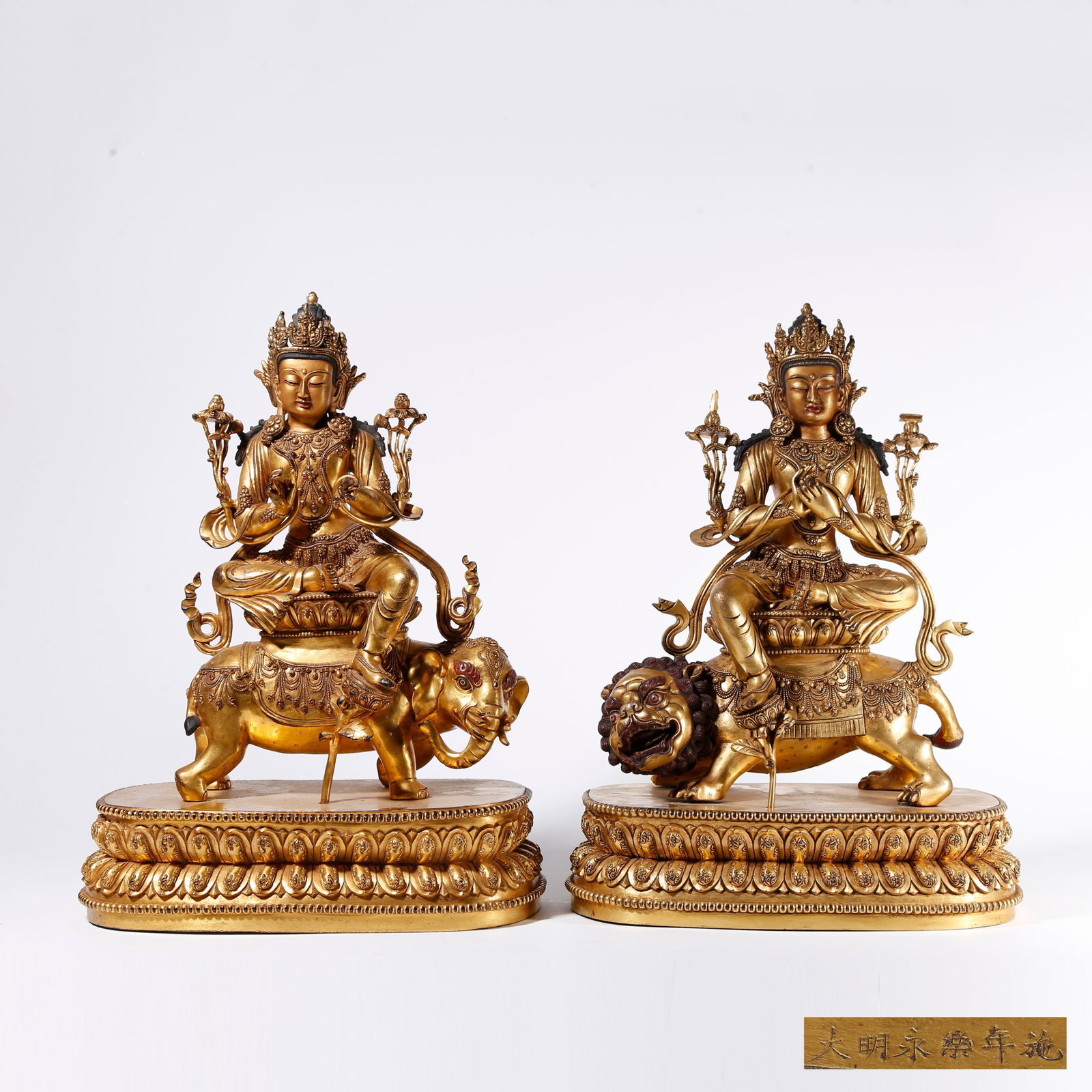 A SET OF GILT BRONZE STATUES OF MANJUSHRI AND SAMANTABHADRA (1 of 11)
