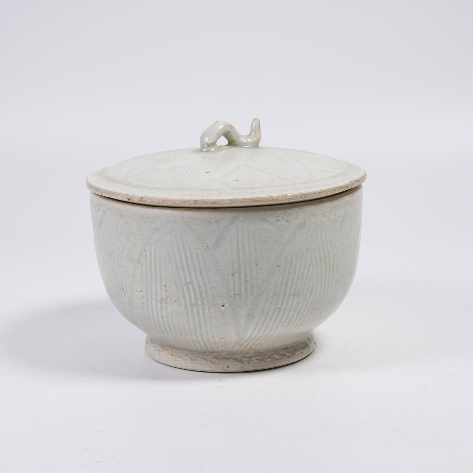A YINGQING GLAZE COVERED JAR WITH FLORAL PATTERNS (1 of 8)