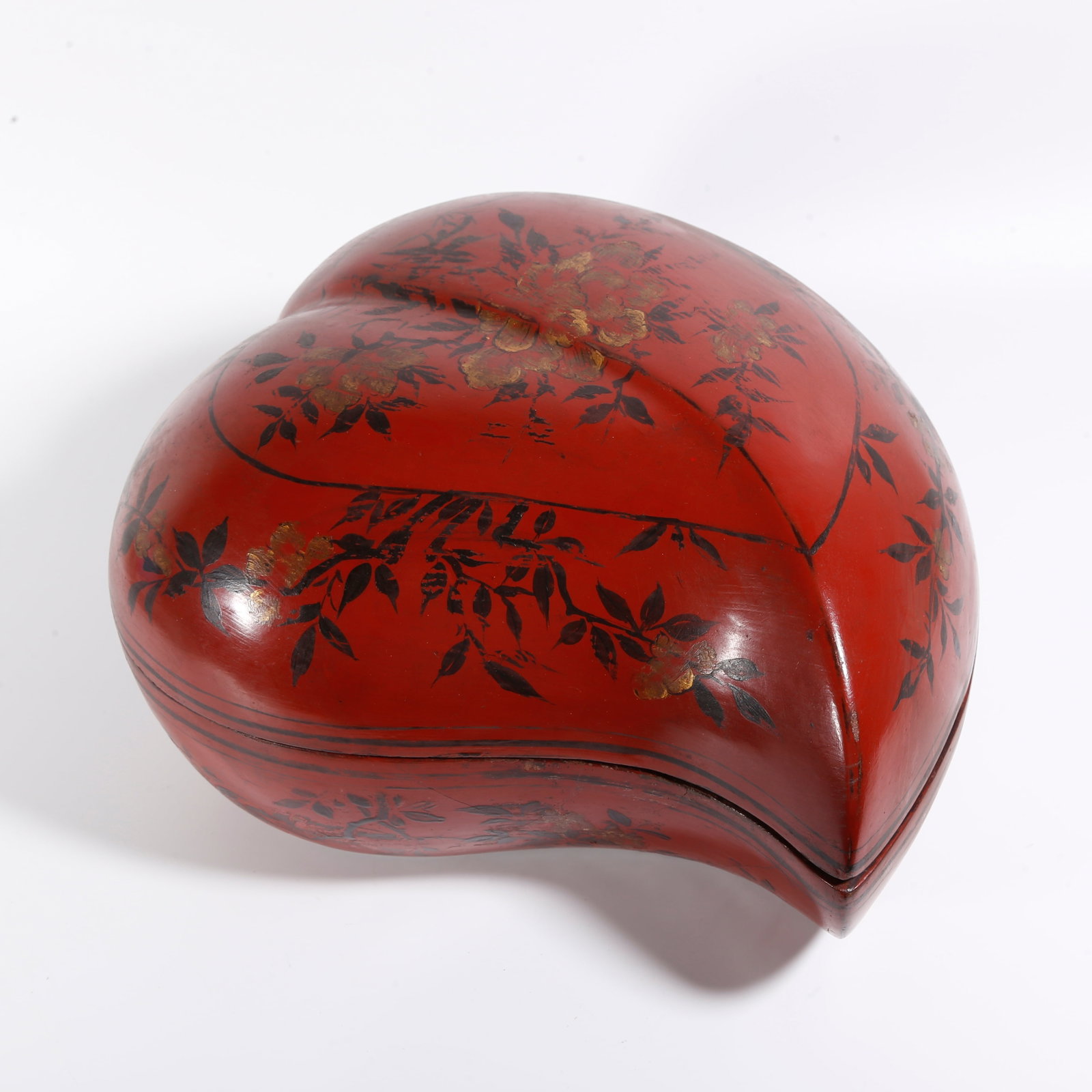 A PEACH-SHAPED CARVED LACQUER BOX WITH FLORAL PATTERN: Peach-shaped Carved Lacquer Box with Floral Pattern