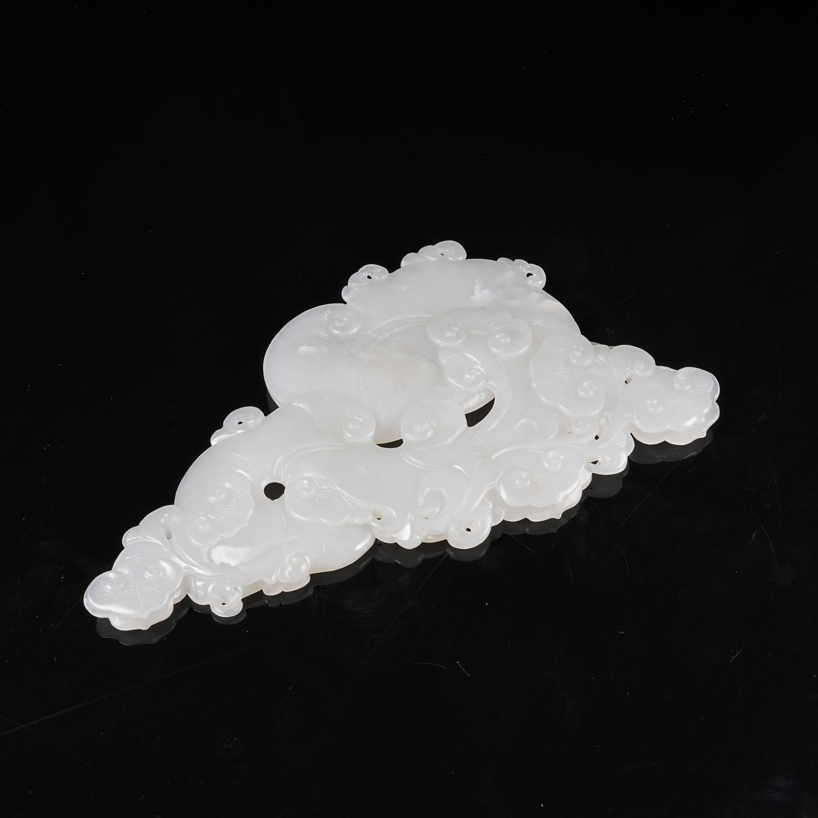 A NEPHRITE BELT ORNAMENT WITH GANODERMA DESIGN: Nephrite Belt Ornament with Ganoderma Design